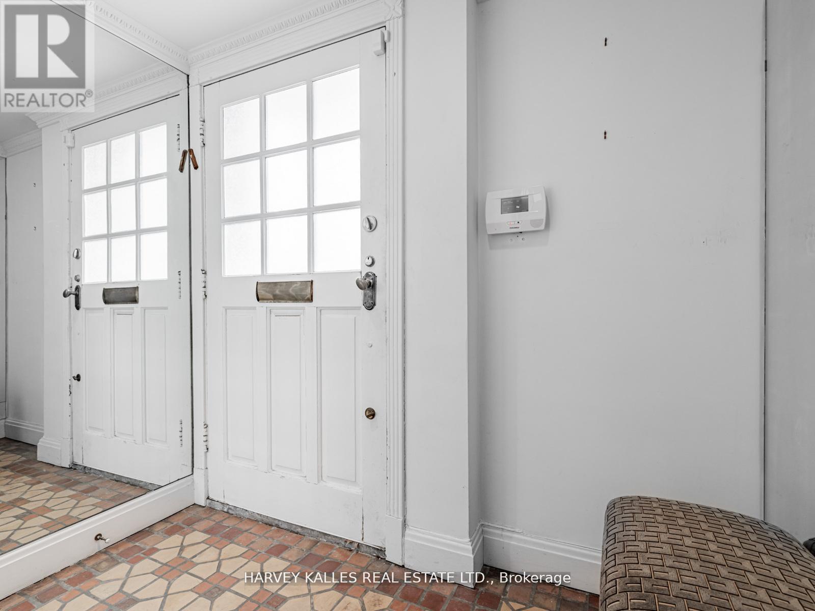 2 Silverwood Avenue, Toronto (forest Hill South), Ontario