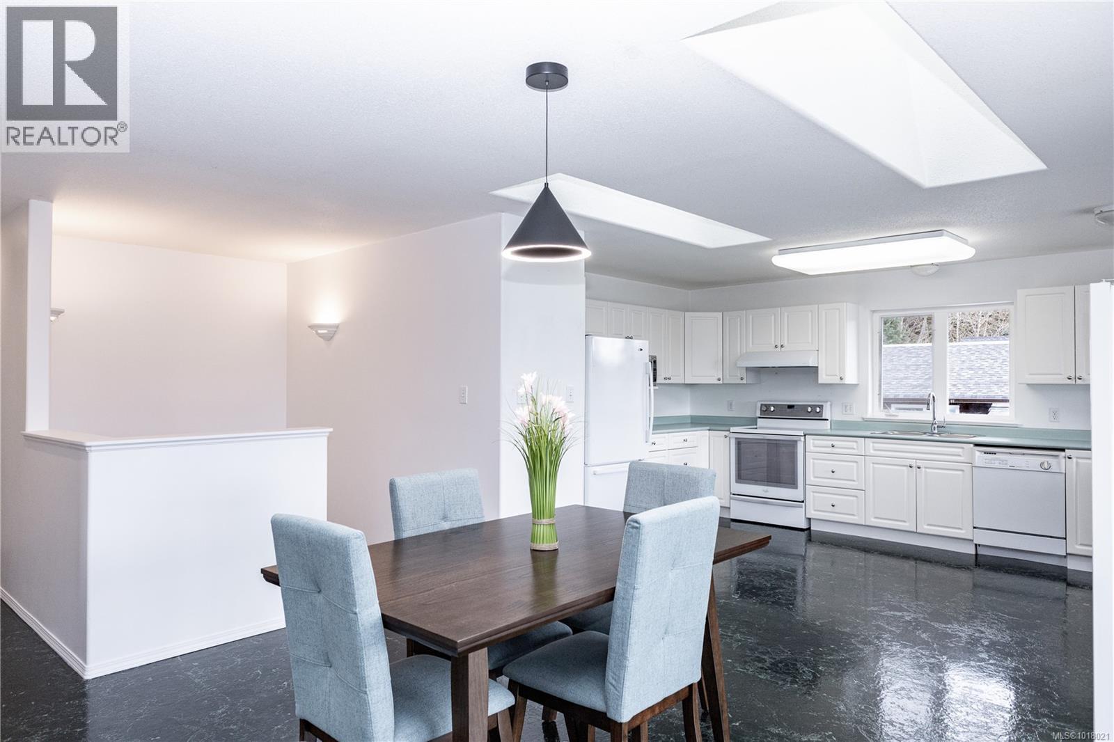 440 Macmillan Dr, Sayward, British Columbia