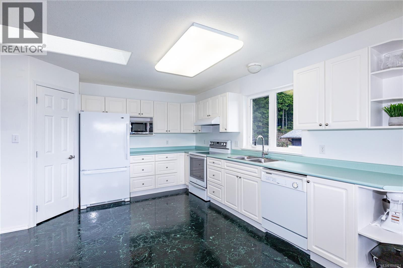 440 Macmillan Dr, Sayward, British Columbia