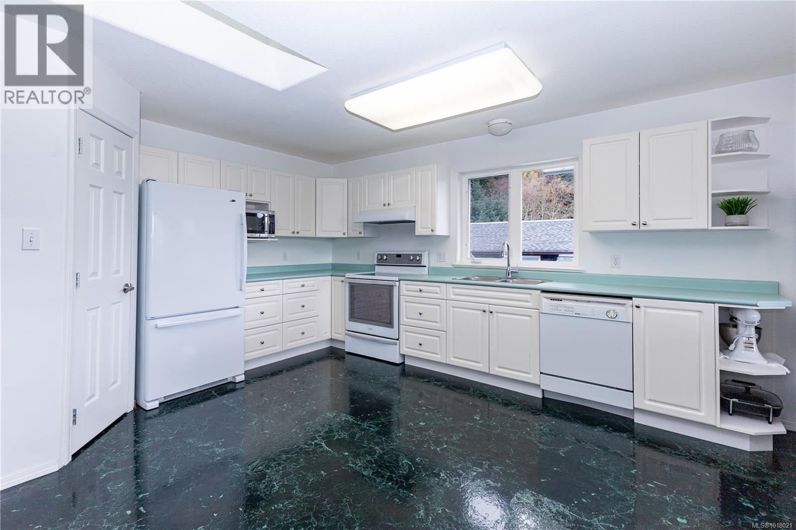 440 Macmillan Dr, Sayward, British Columbia