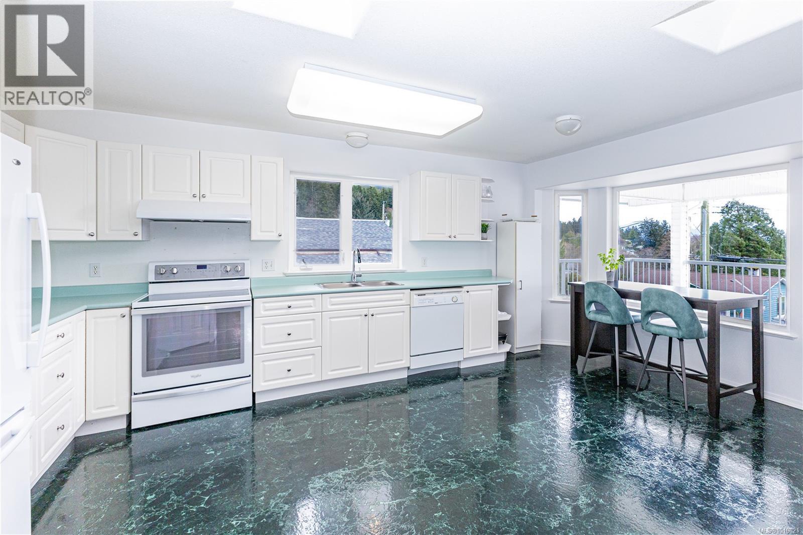 440 Macmillan Dr, Sayward, British Columbia