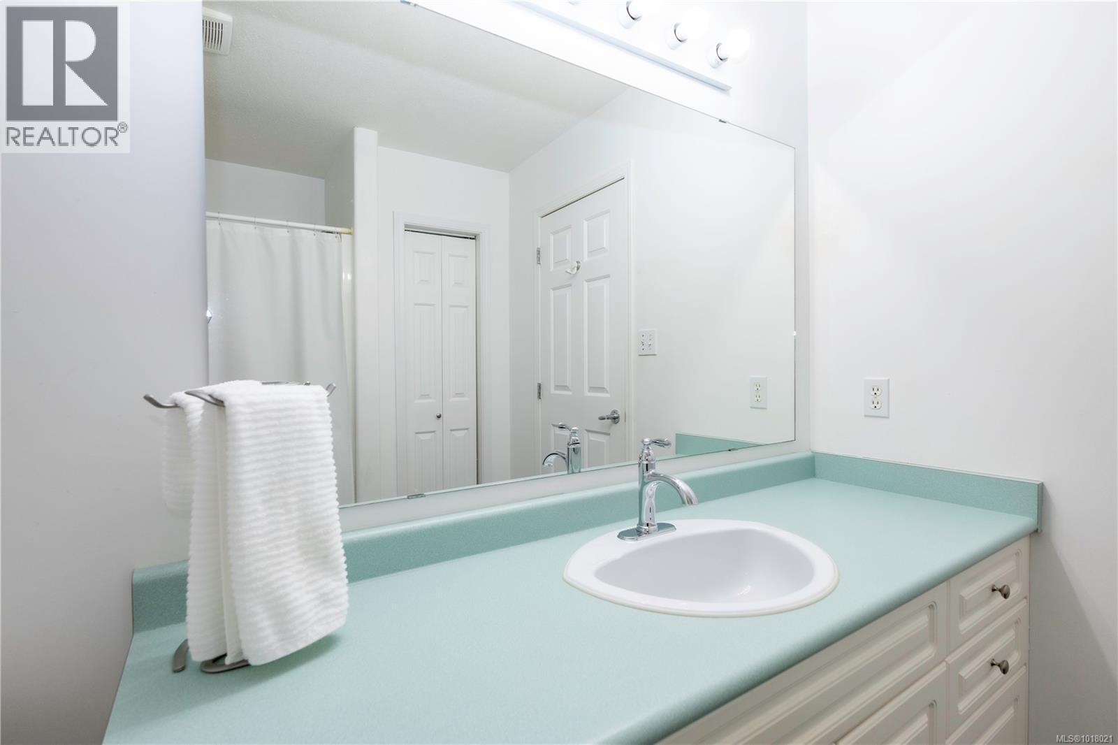 440 Macmillan Dr, Sayward, British Columbia