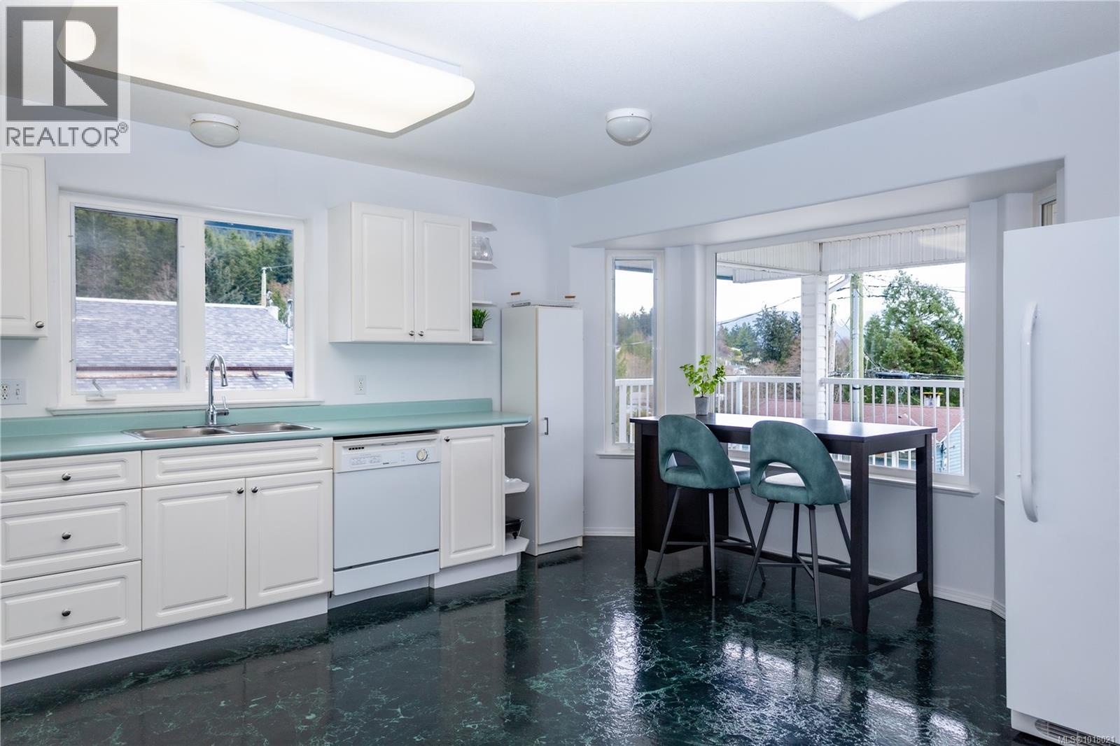 440 Macmillan Dr, Sayward, British Columbia