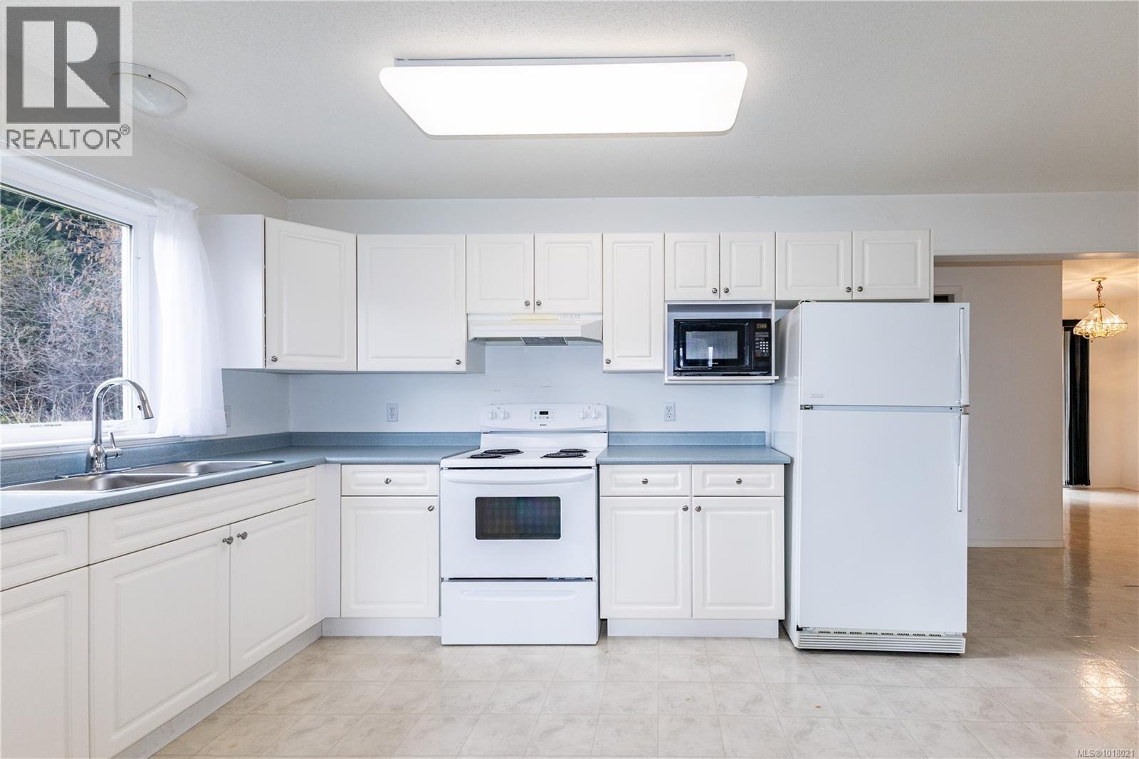 440 Macmillan Dr, Sayward, British Columbia