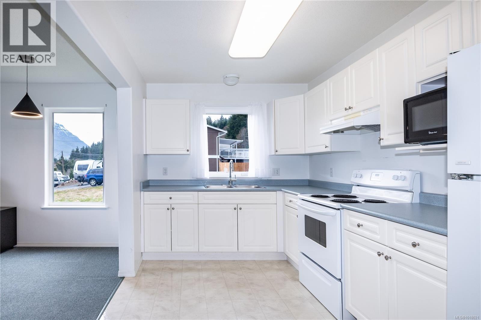 440 Macmillan Dr, Sayward, British Columbia