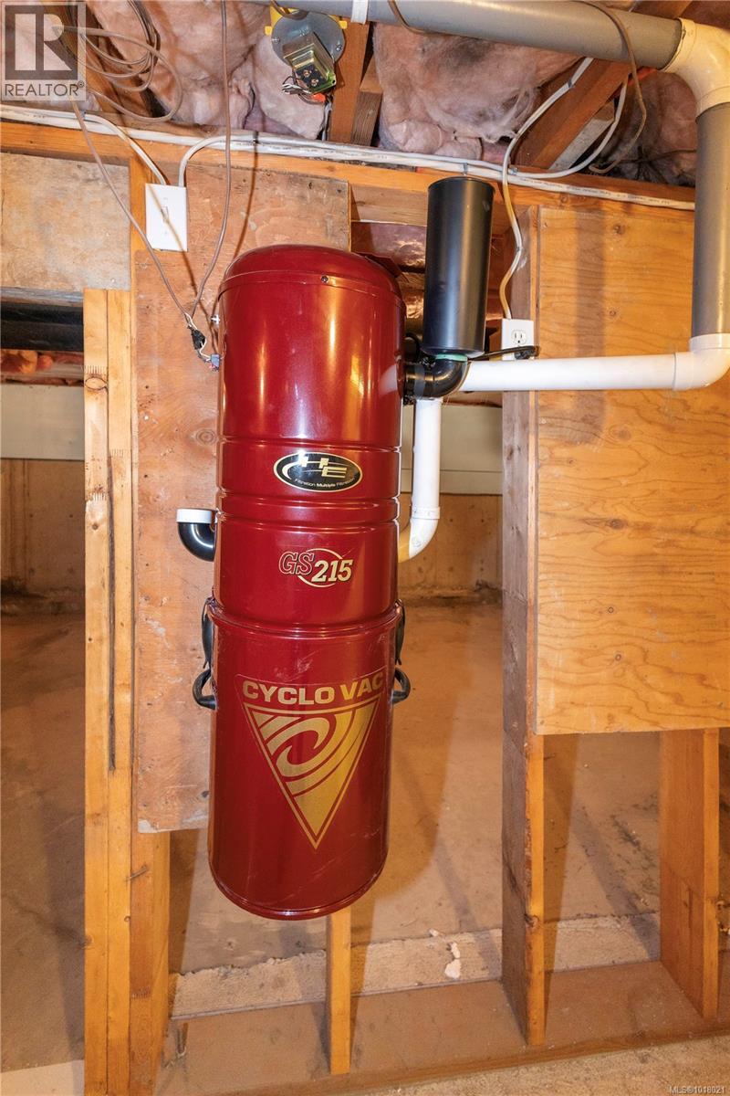 440 Macmillan Dr, Sayward, British Columbia