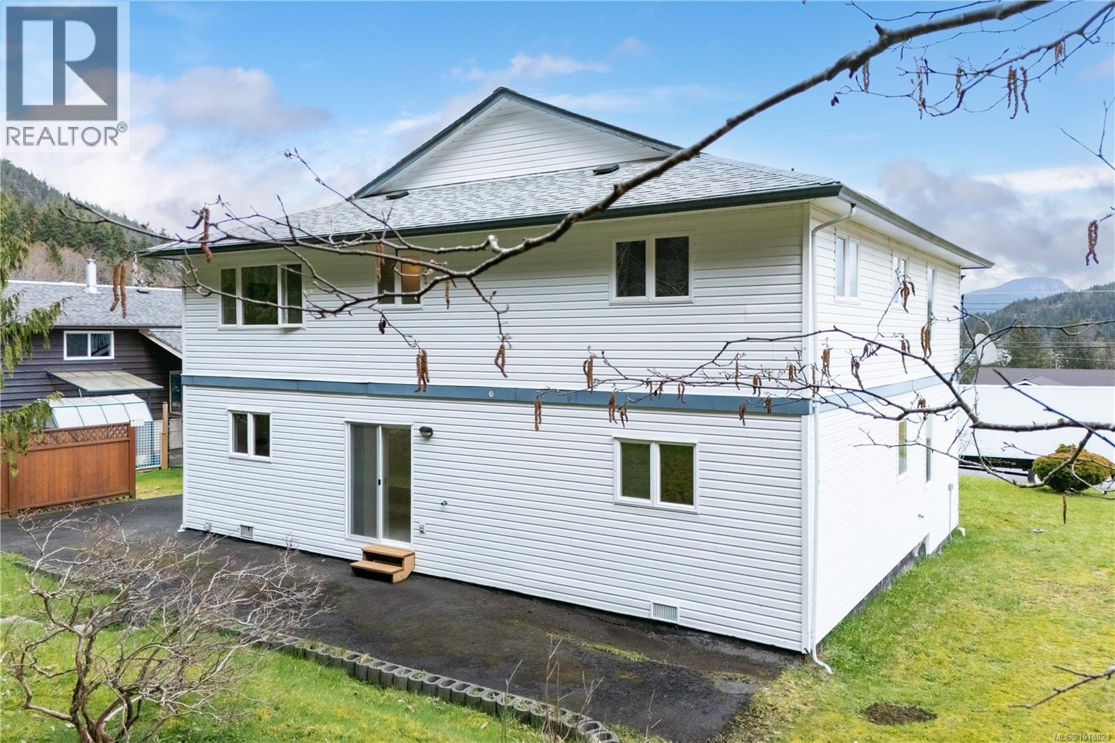 440 Macmillan Dr, Sayward, British Columbia