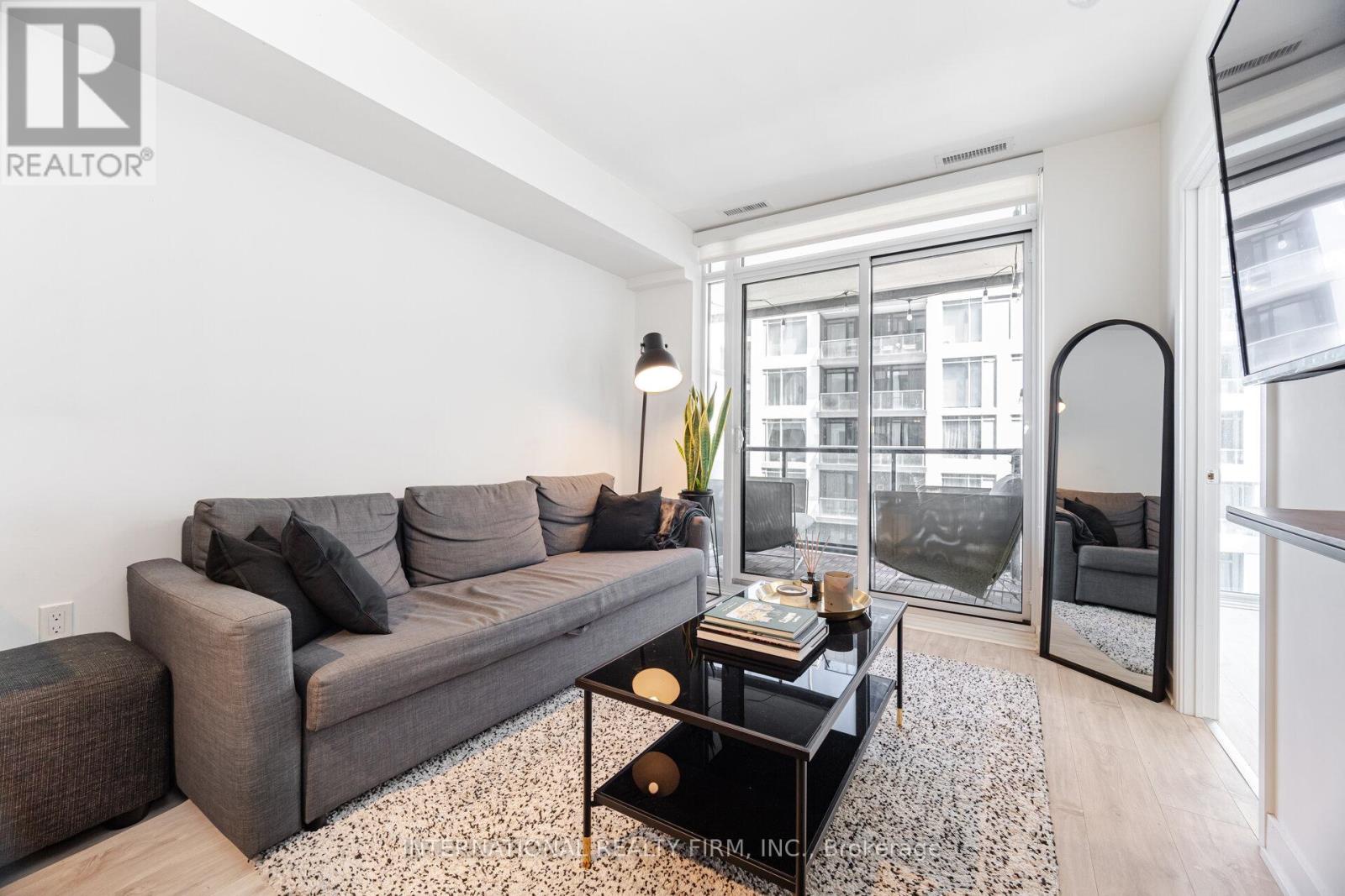 1012 - 27 Bathurst Street, Toronto (waterfront Communities), Ontario