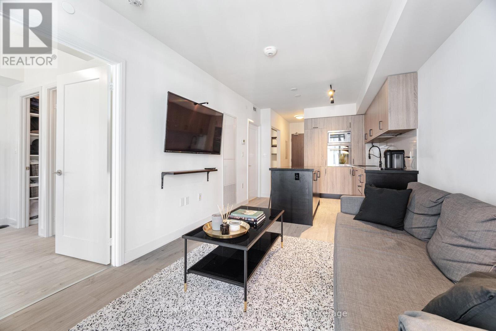 1012 - 27 Bathurst Street, Toronto (waterfront Communities), Ontario