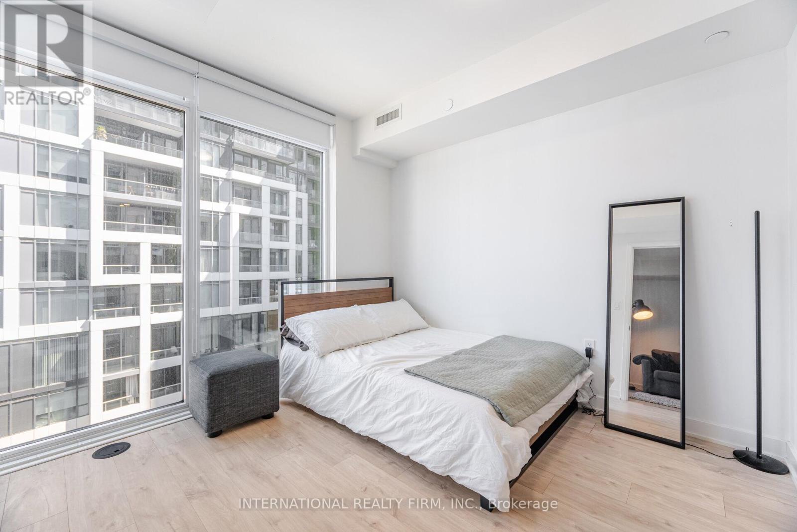 1012 - 27 Bathurst Street, Toronto (waterfront Communities), Ontario