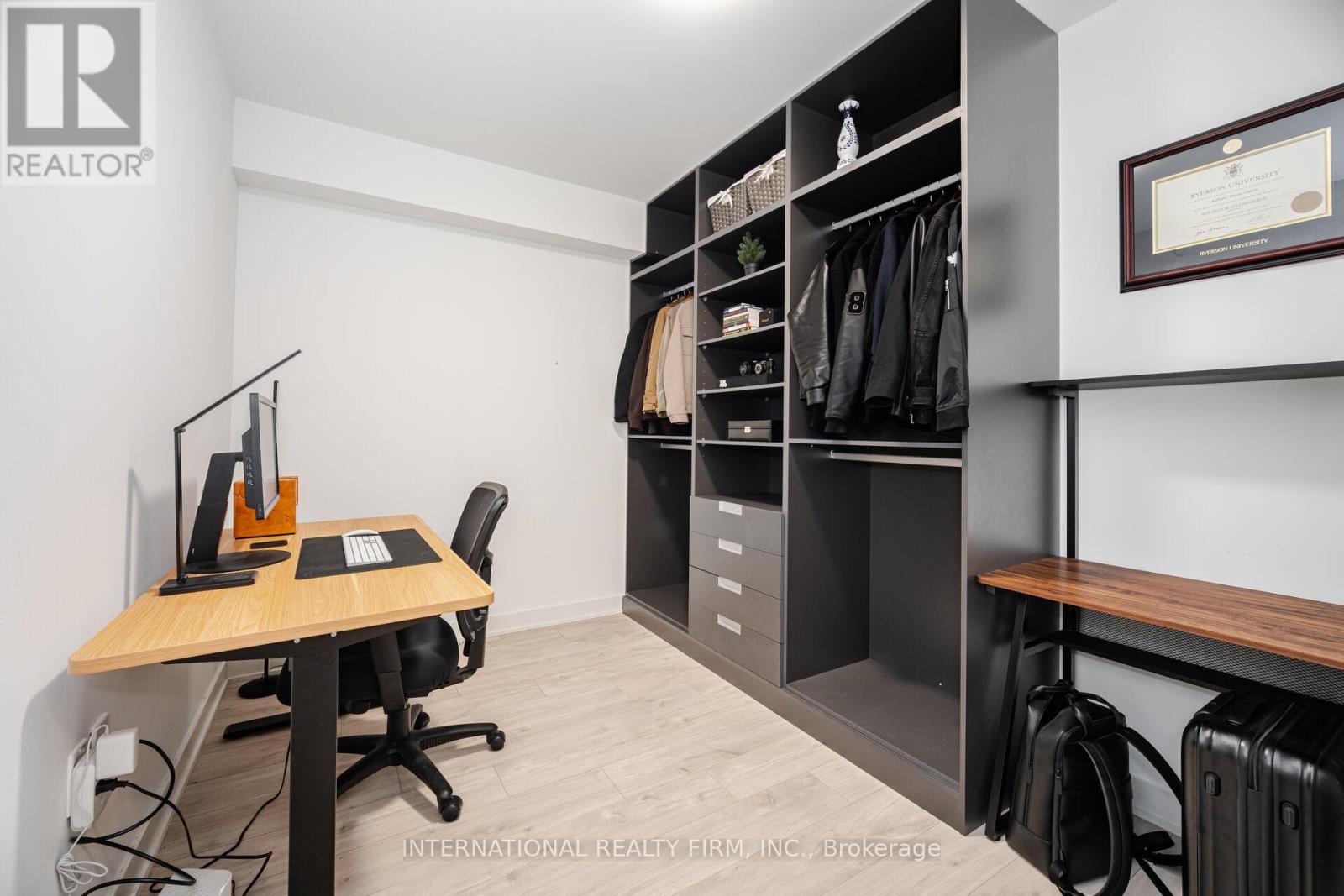 1012 - 27 Bathurst Street, Toronto (waterfront Communities), Ontario