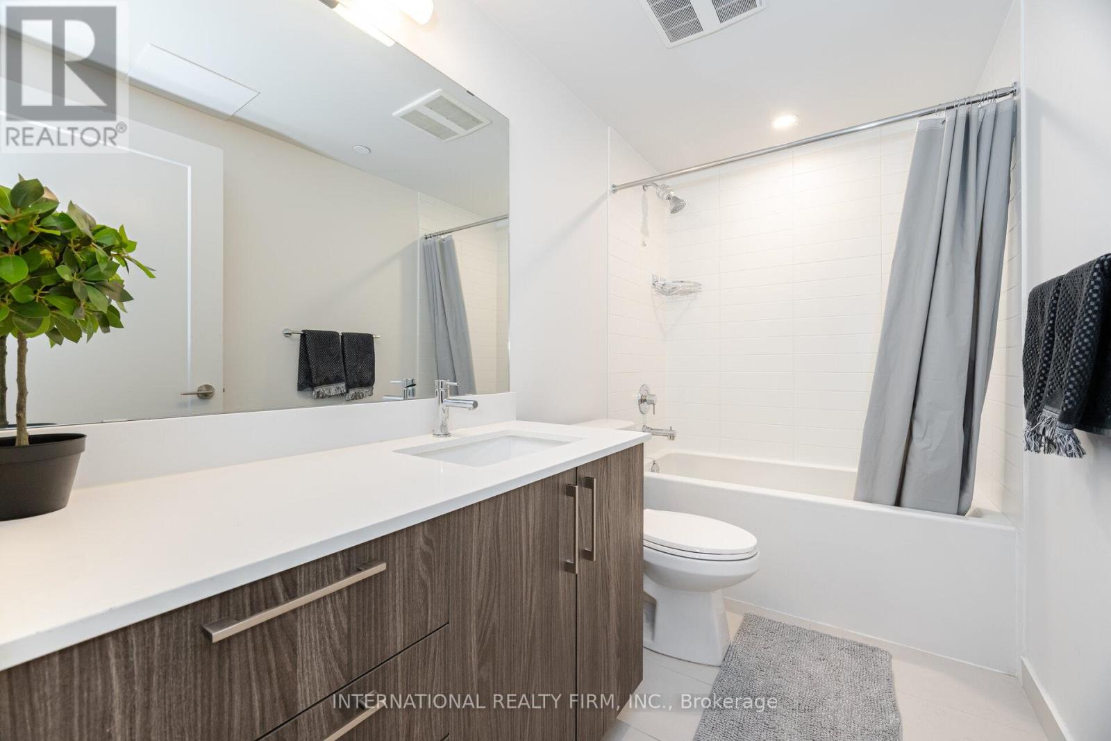 1012 - 27 Bathurst Street, Toronto (waterfront Communities), Ontario