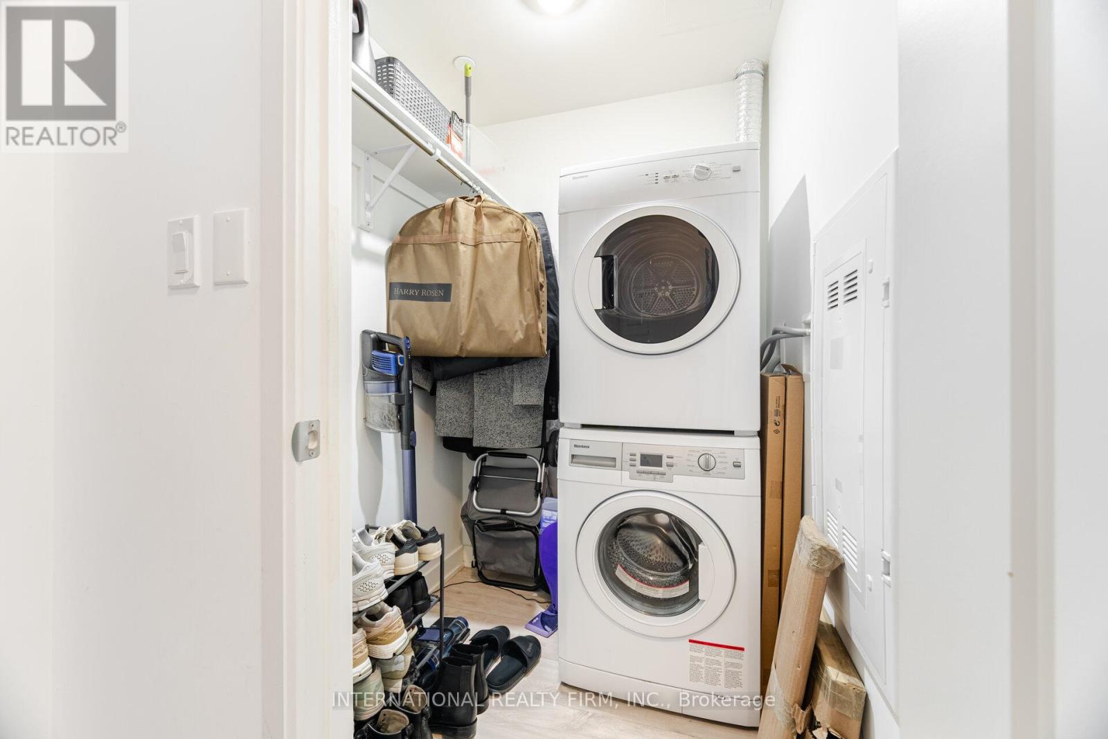 1012 - 27 Bathurst Street, Toronto (waterfront Communities), Ontario