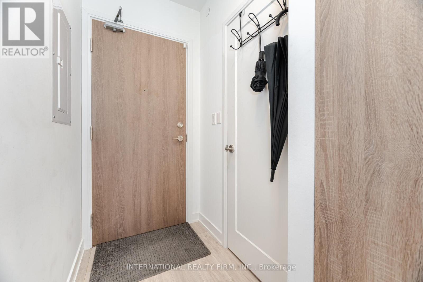 1012 - 27 Bathurst Street, Toronto (waterfront Communities), Ontario