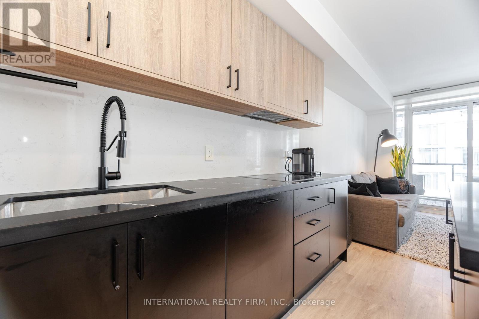 1012 - 27 Bathurst Street, Toronto (waterfront Communities), Ontario