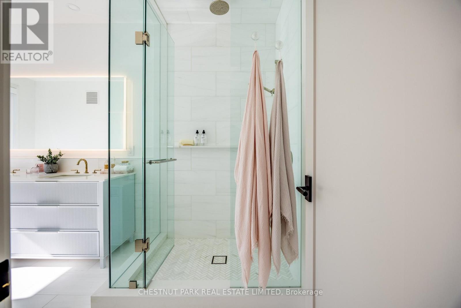 229 Sheldrake Boulevard, Toronto (mount Pleasant East), Ontario