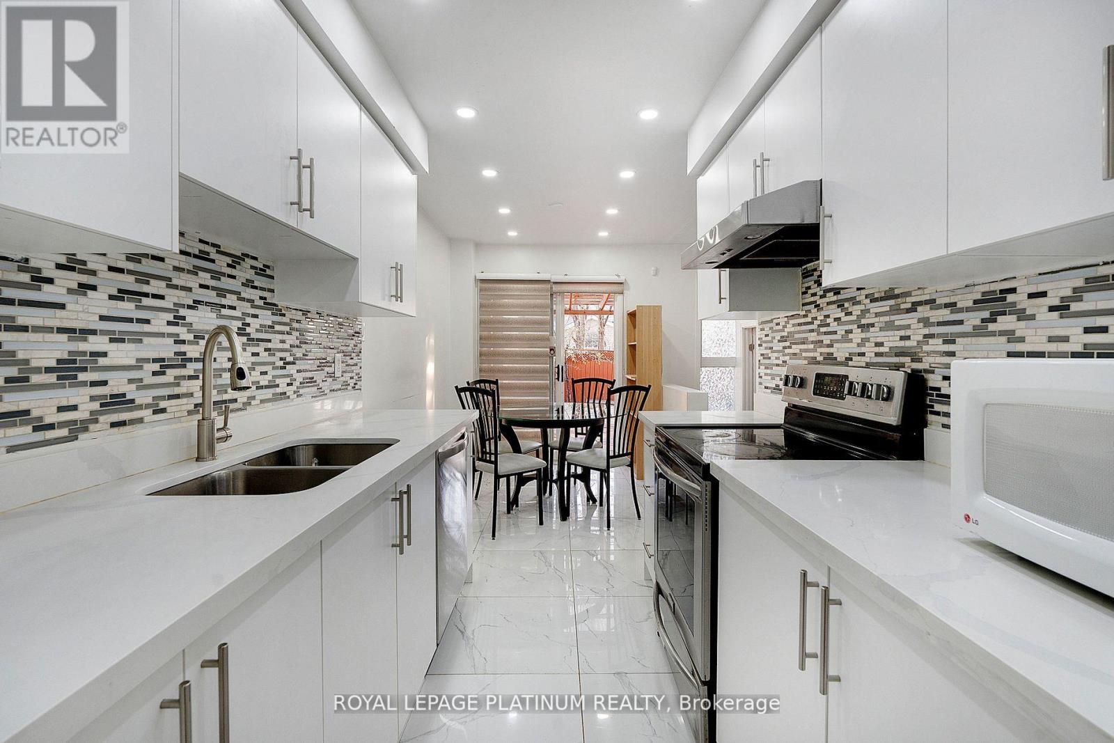 102 Bunchberry Way, Brampton (sandringham-wellington), Ontario