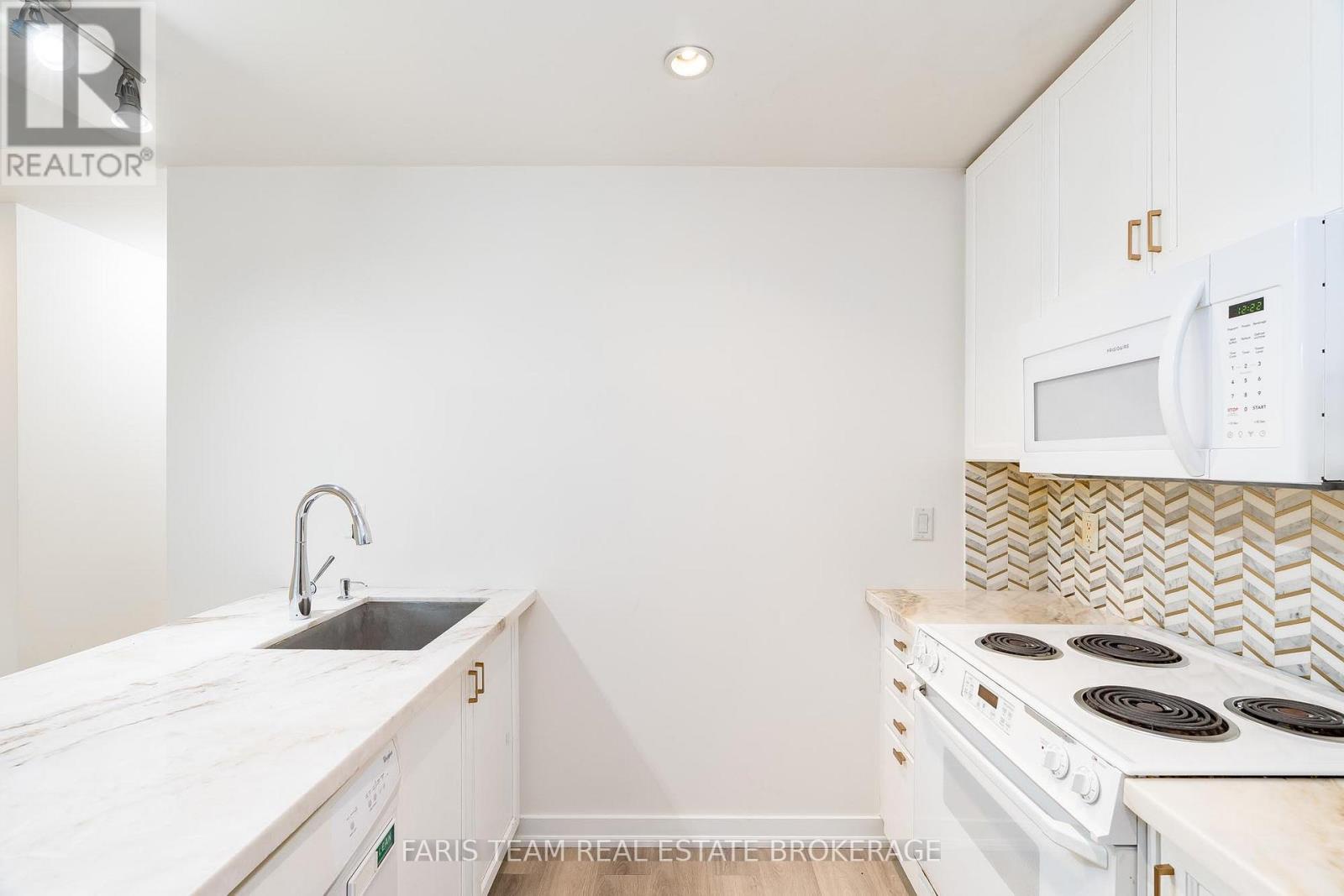 806 - 88 Palace Pier Court, Toronto (mimico), Ontario