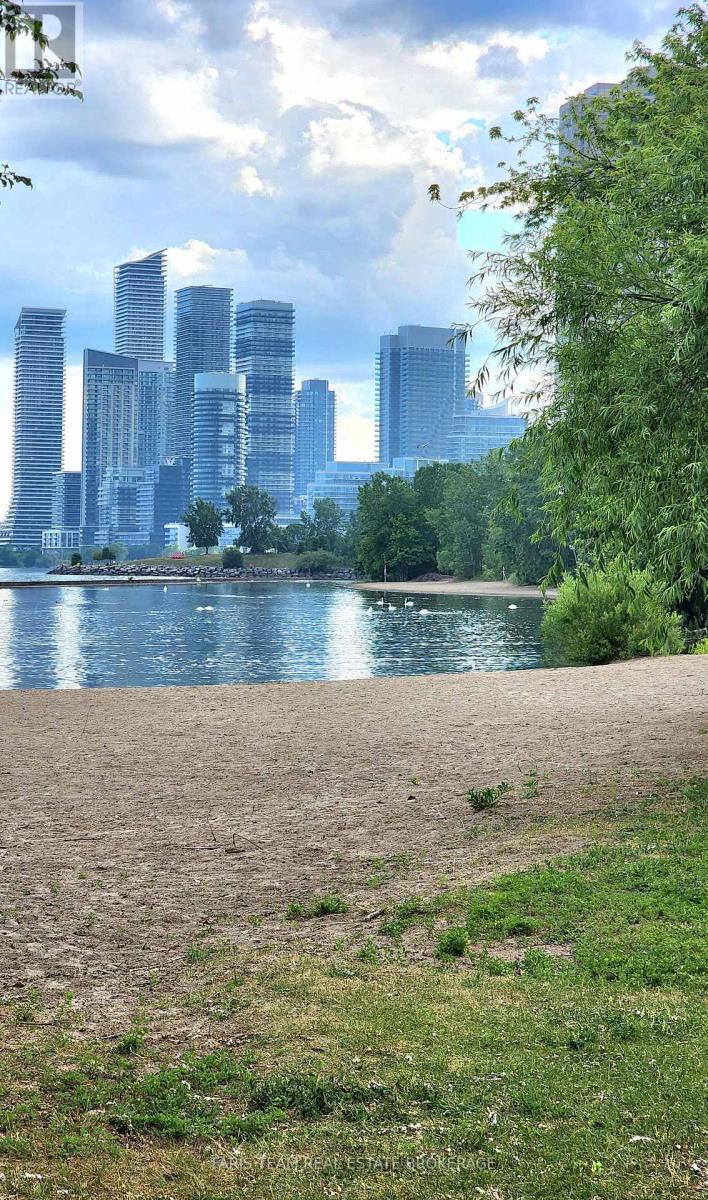 806 - 88 Palace Pier Court, Toronto (mimico), Ontario