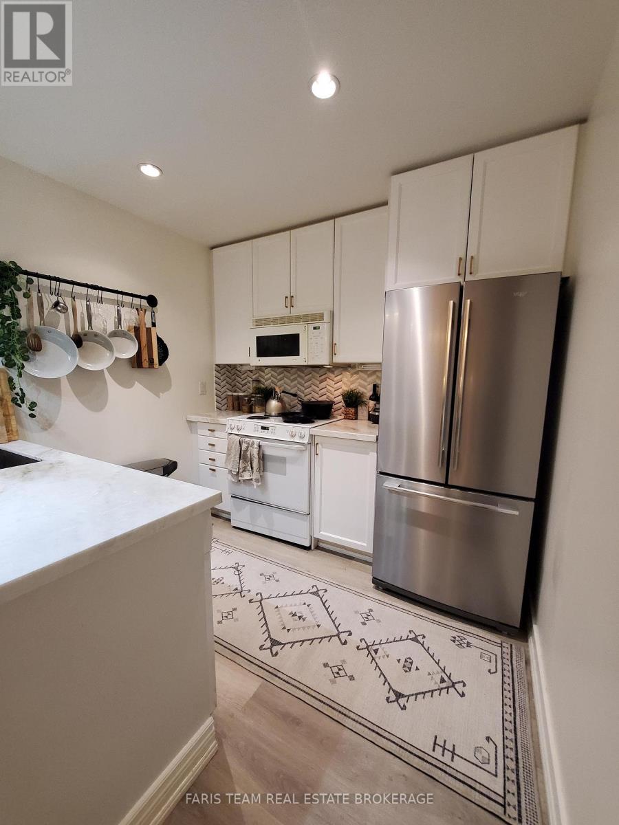 806 - 88 Palace Pier Court, Toronto (mimico), Ontario