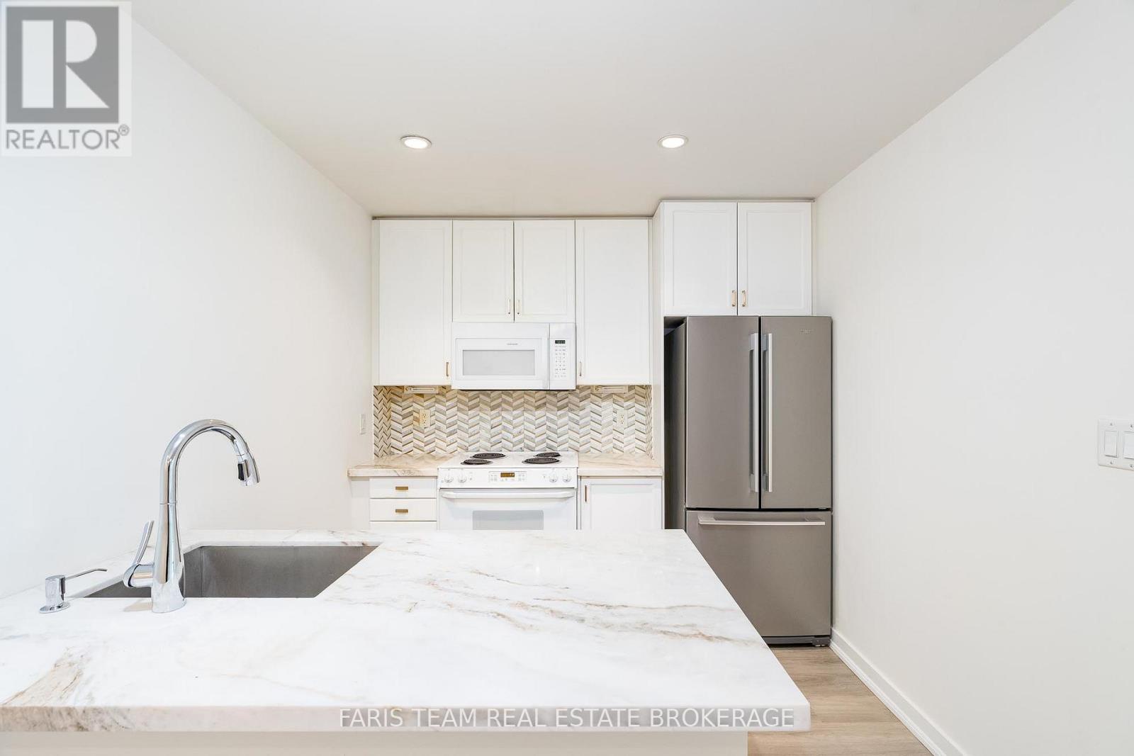 806 - 88 Palace Pier Court, Toronto (mimico), Ontario