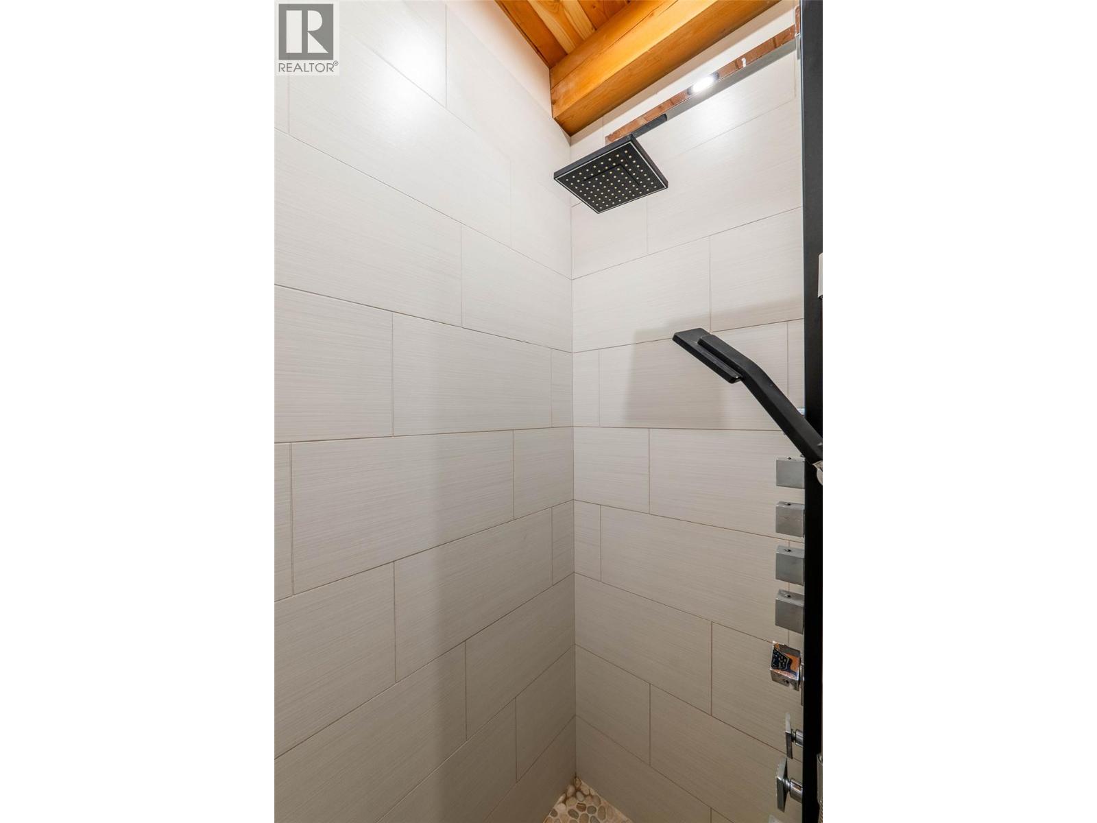 8774 6 Highway, Salmo, British Columbia