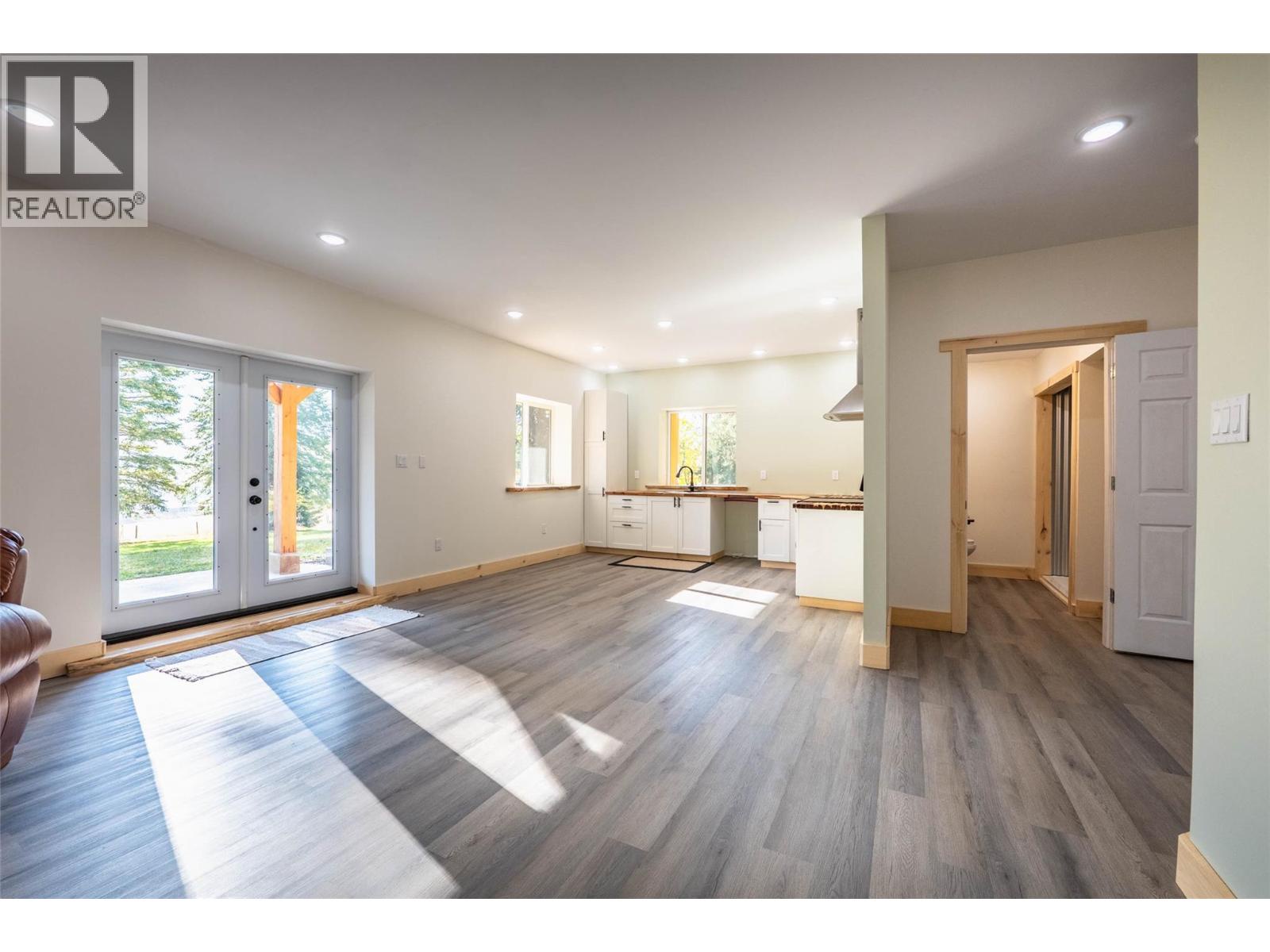 8774 6 Highway, Salmo, British Columbia