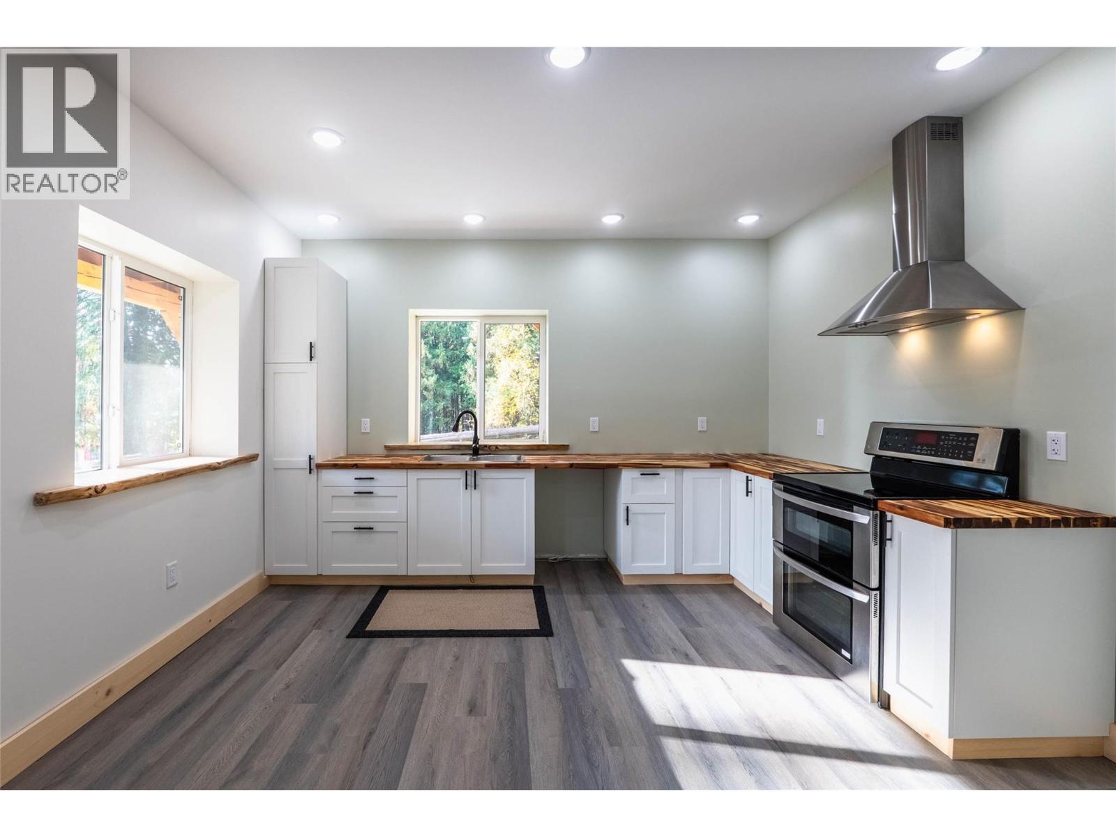 8774 6 Highway, Salmo, British Columbia