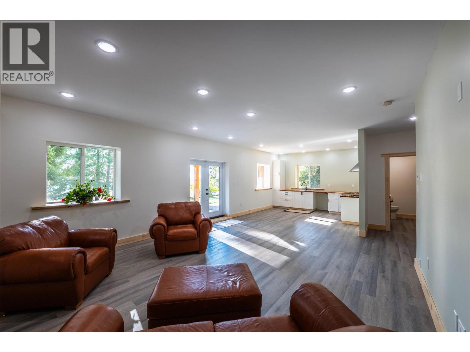 8774 6 Highway, Salmo, British Columbia