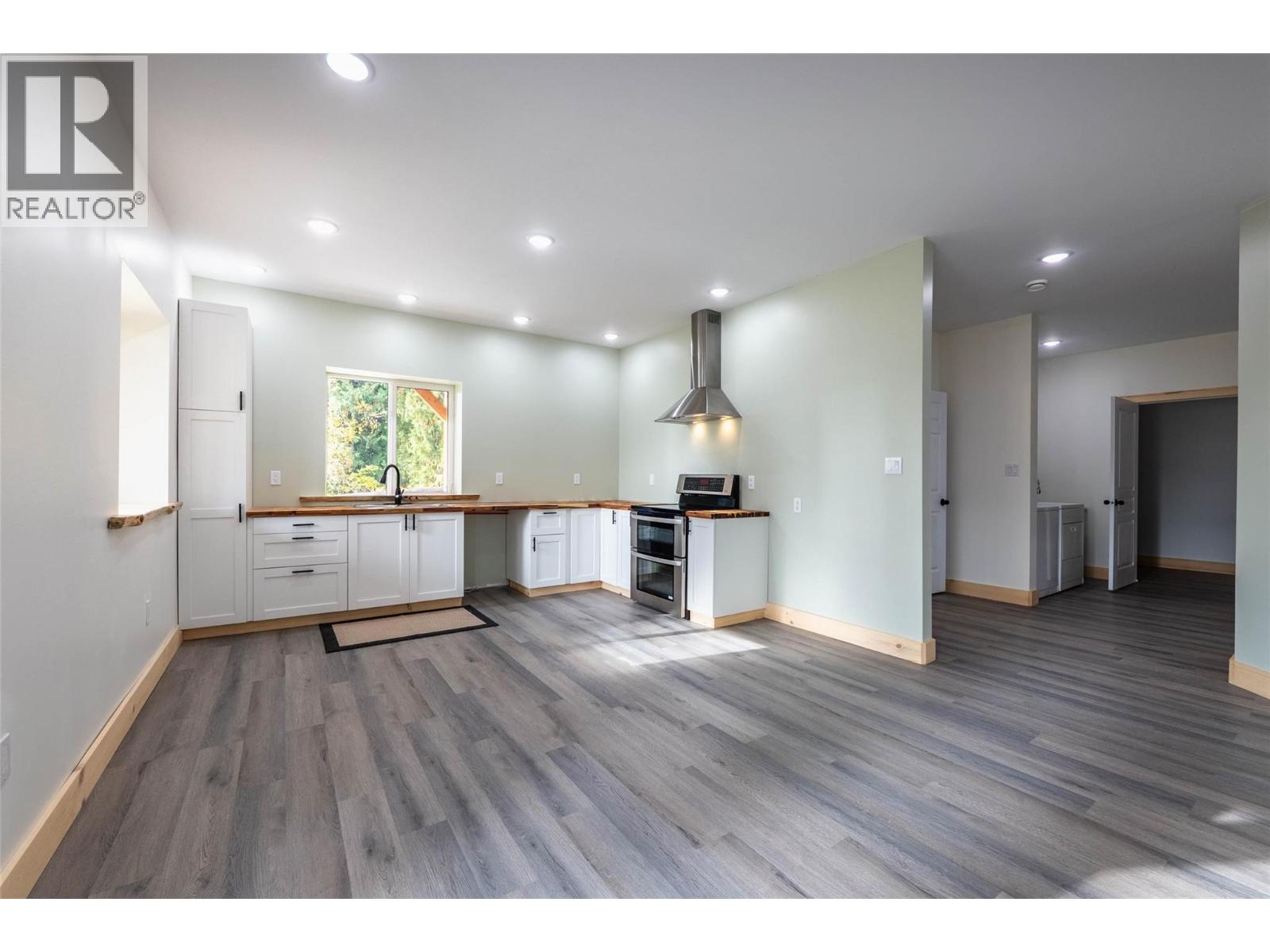 8774 6 Highway, Salmo, British Columbia