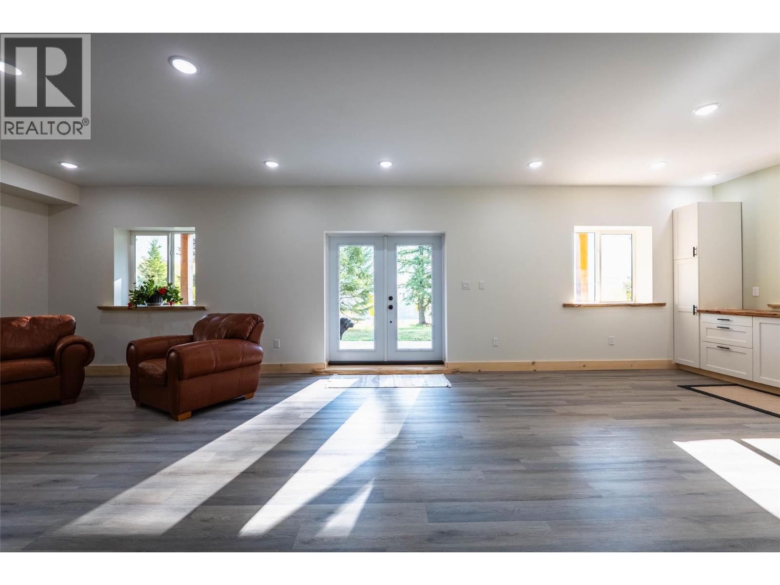 8774 6 Highway, Salmo, British Columbia