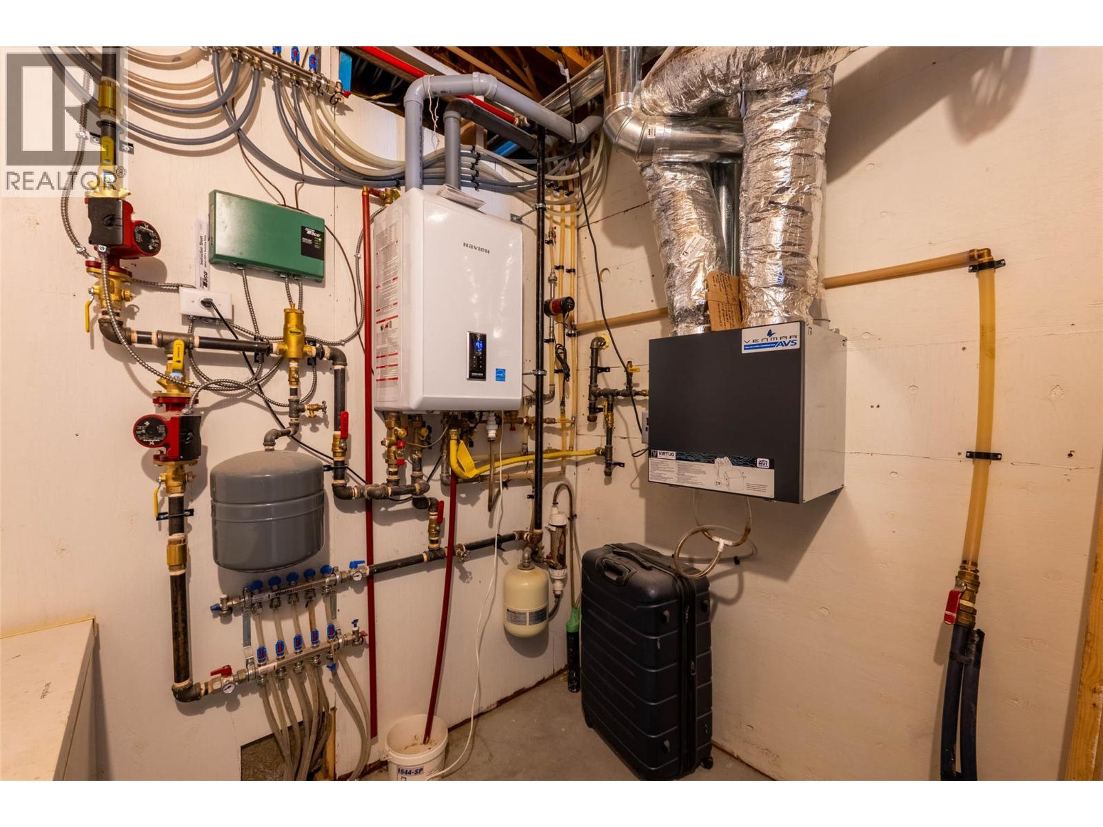 8774 6 Highway, Salmo, British Columbia