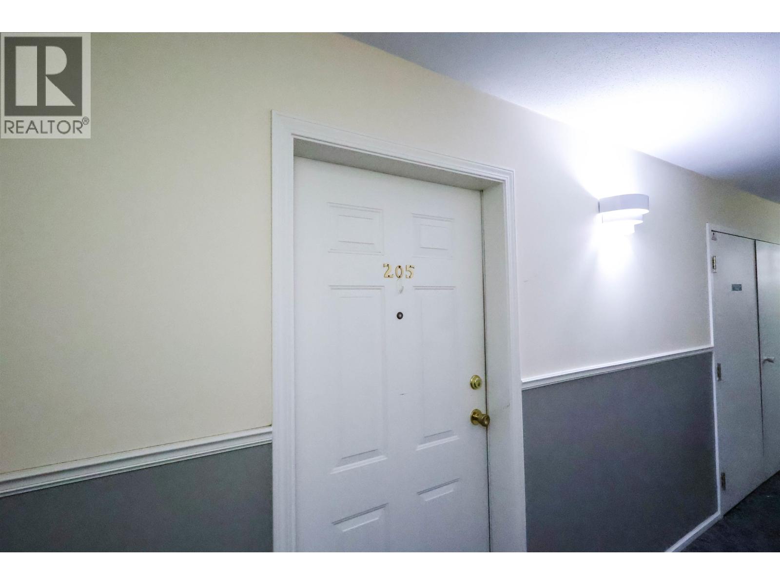 205 723 Twelfth Street, New Westminster, British Columbia