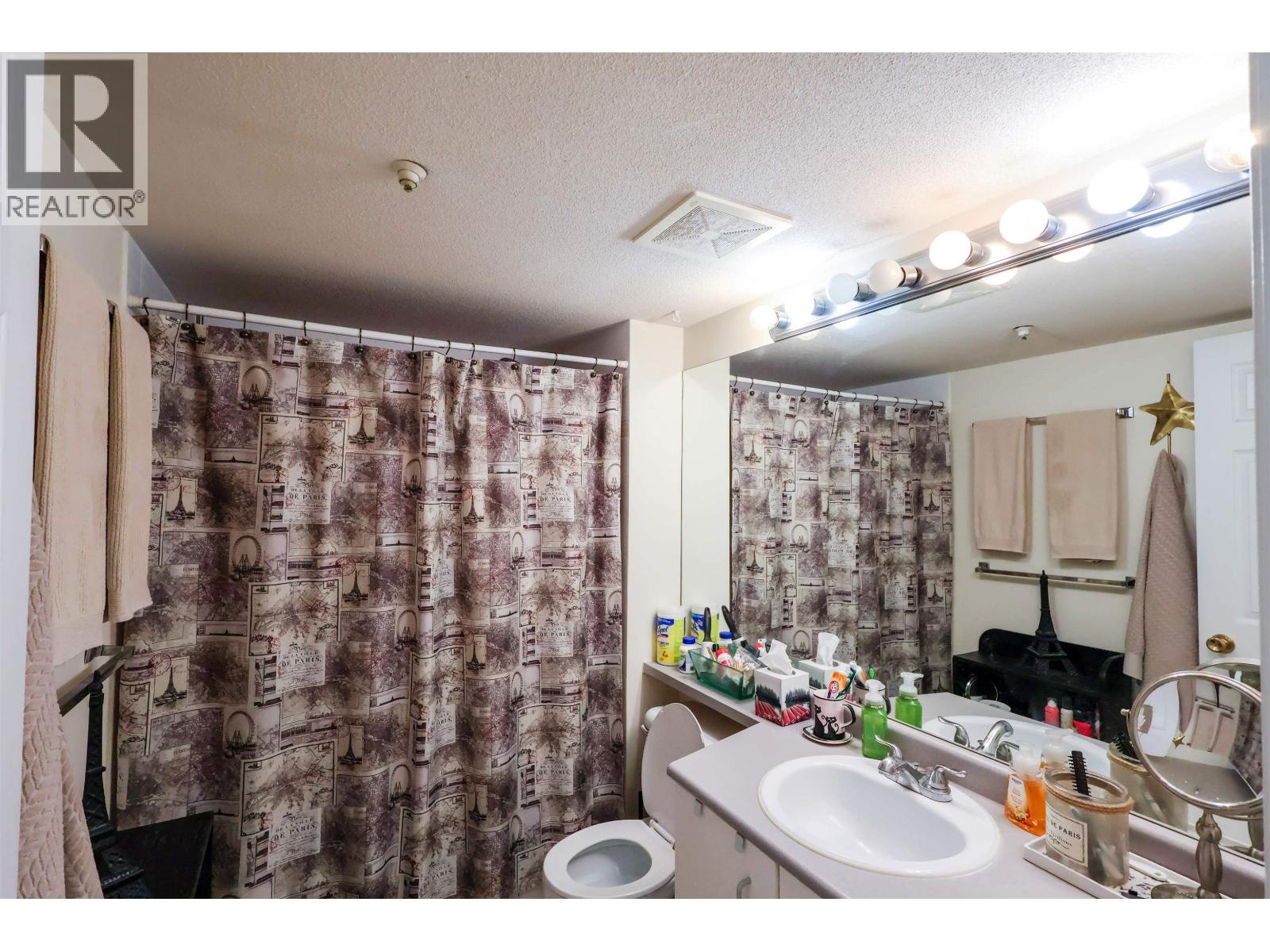 205 723 Twelfth Street, New Westminster, British Columbia