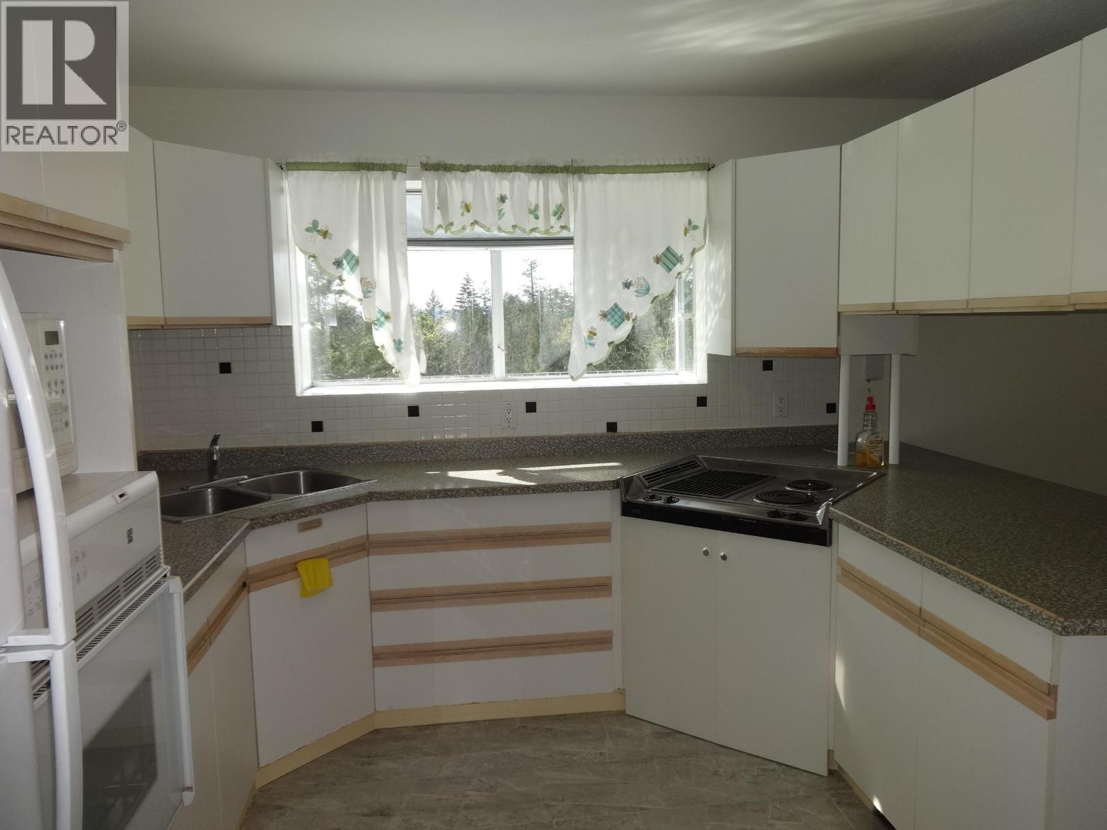 11682 Sunshine Coast Highway, Madeira Park, British Columbia