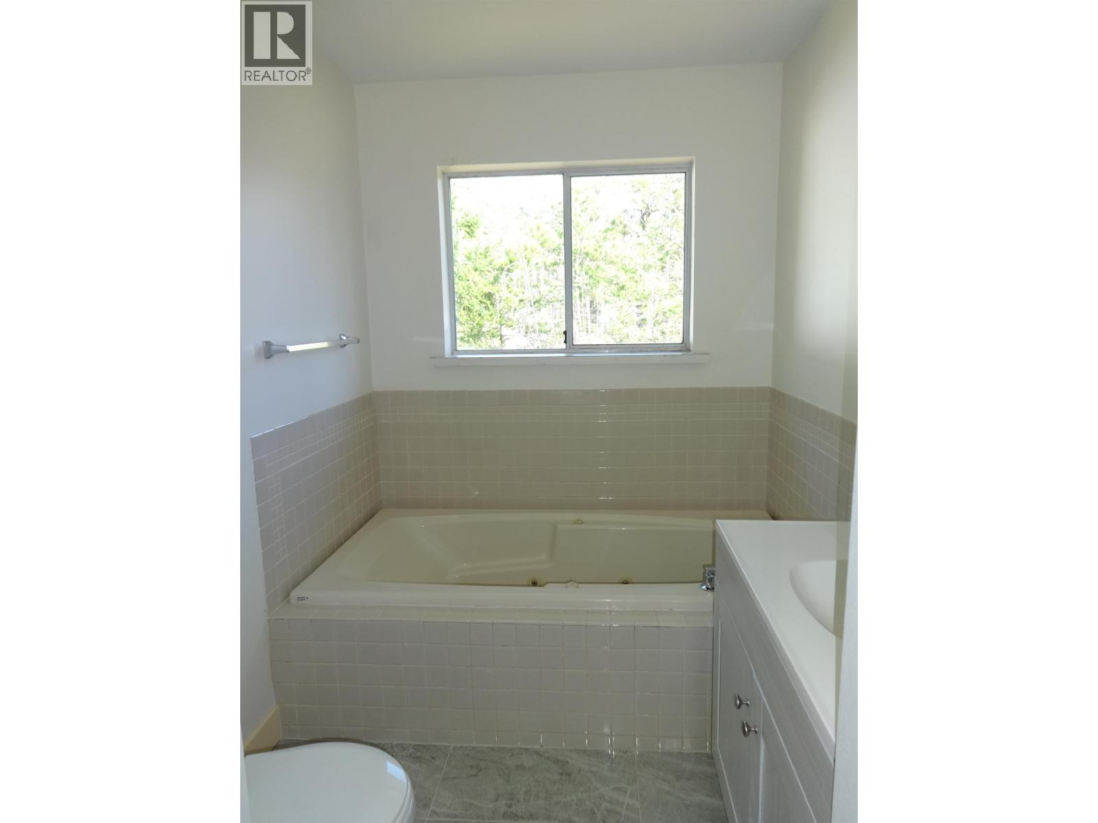 11682 Sunshine Coast Highway, Madeira Park, British Columbia