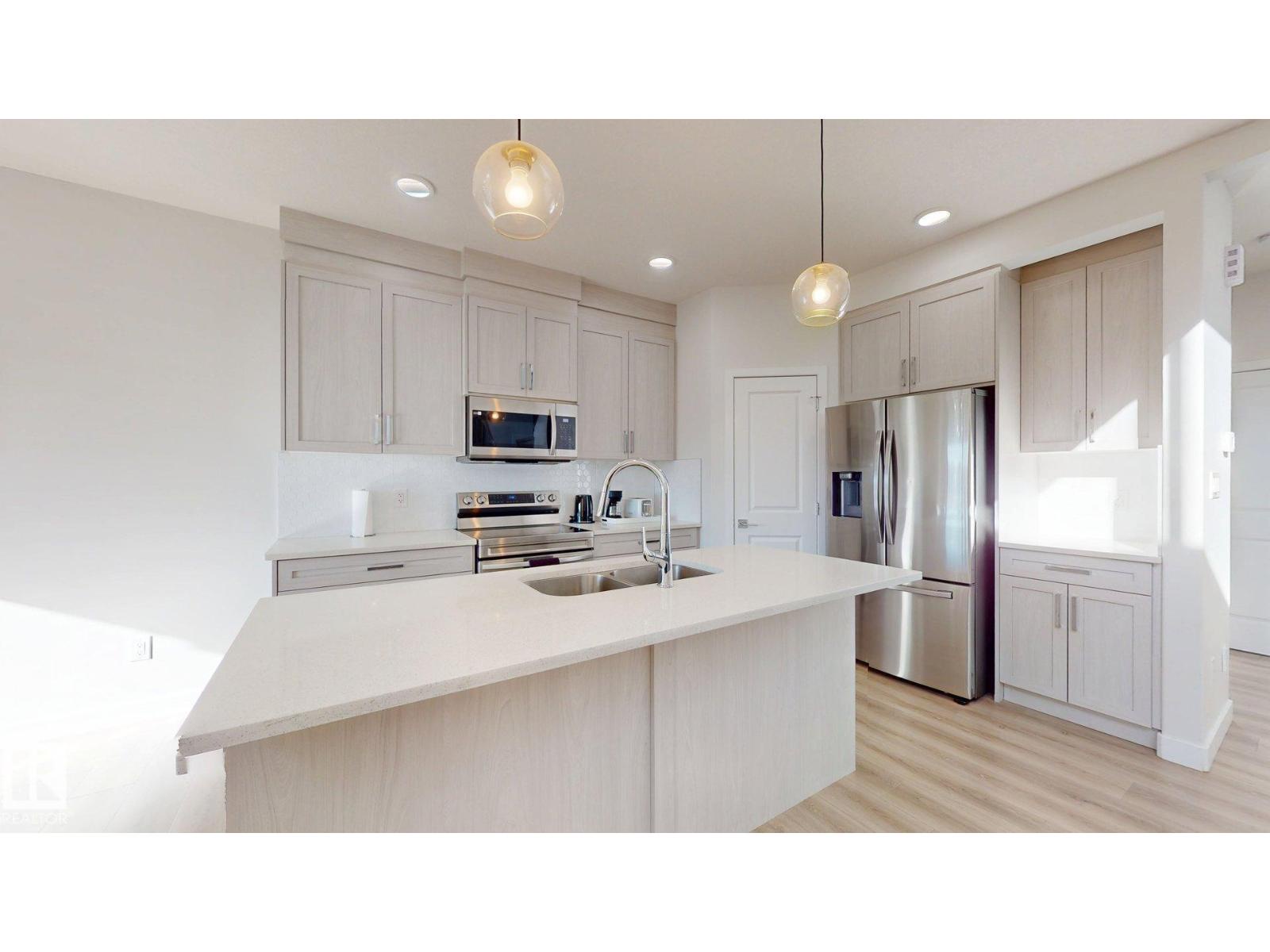 3027 200 St Nw, Edmonton, Alberta