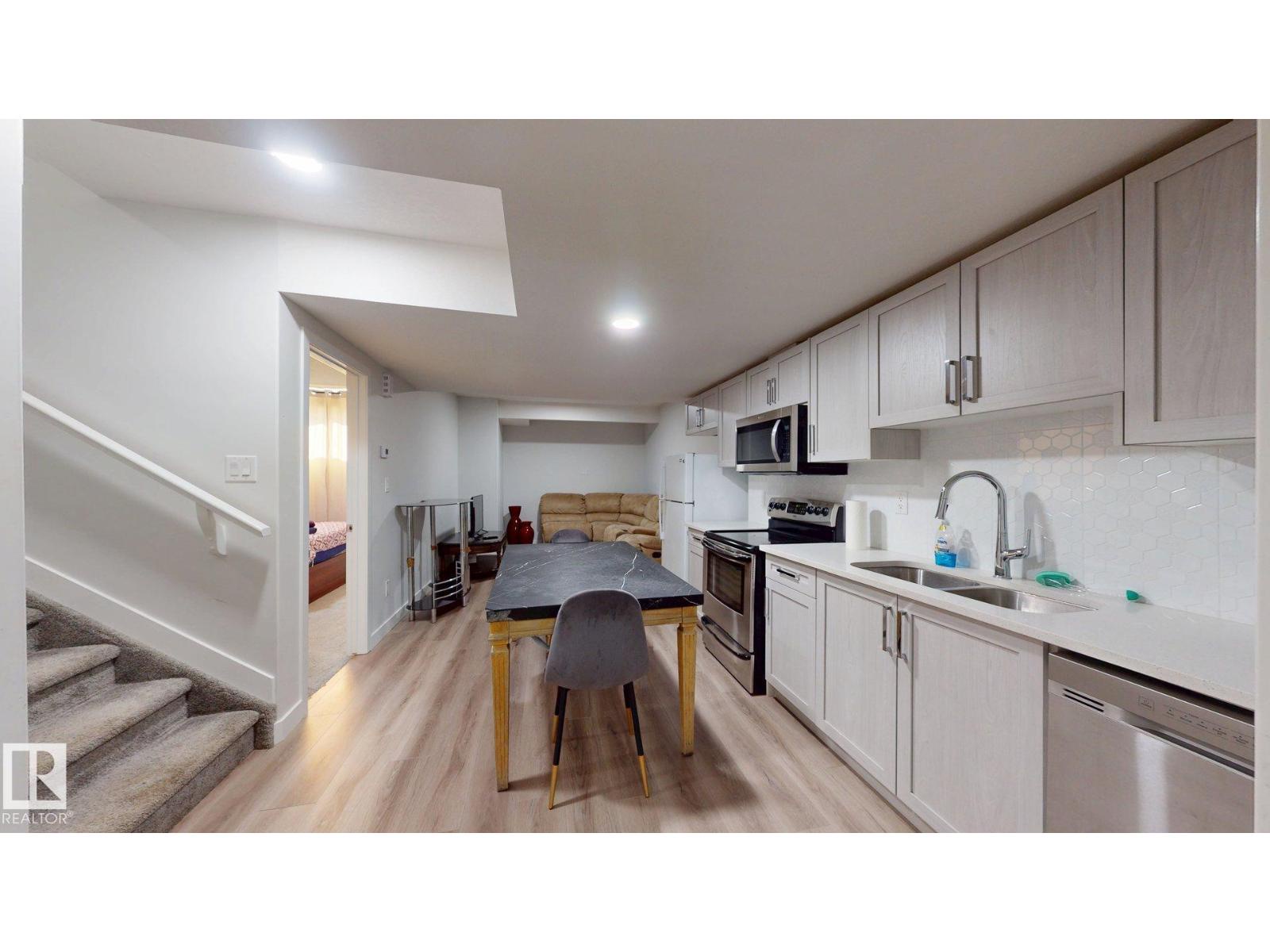 3027 200 St Nw, Edmonton, Alberta