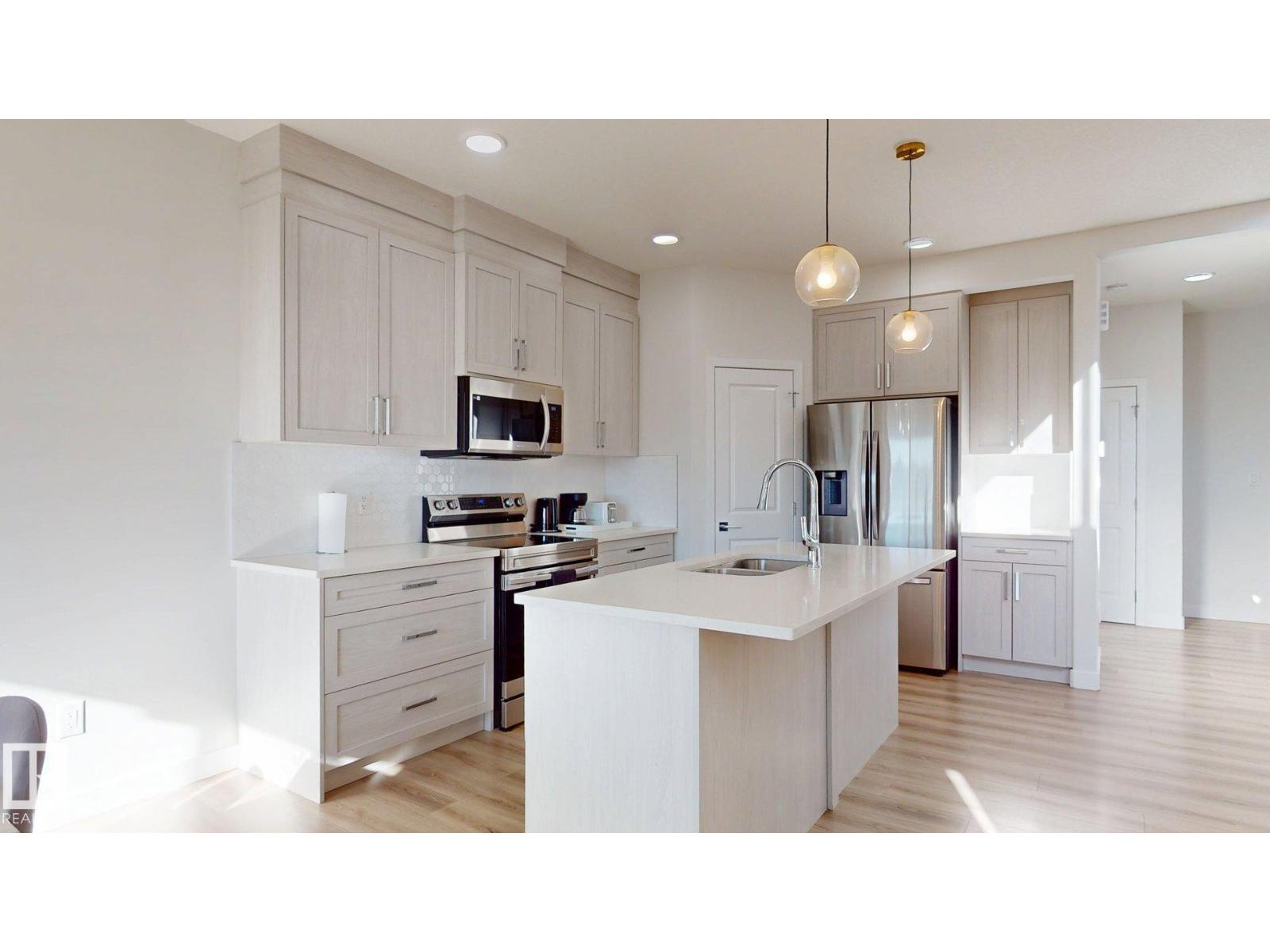 3027 200 St Nw, Edmonton, Alberta