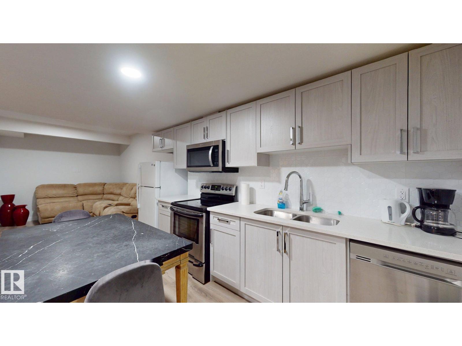 3027 200 St Nw, Edmonton, Alberta