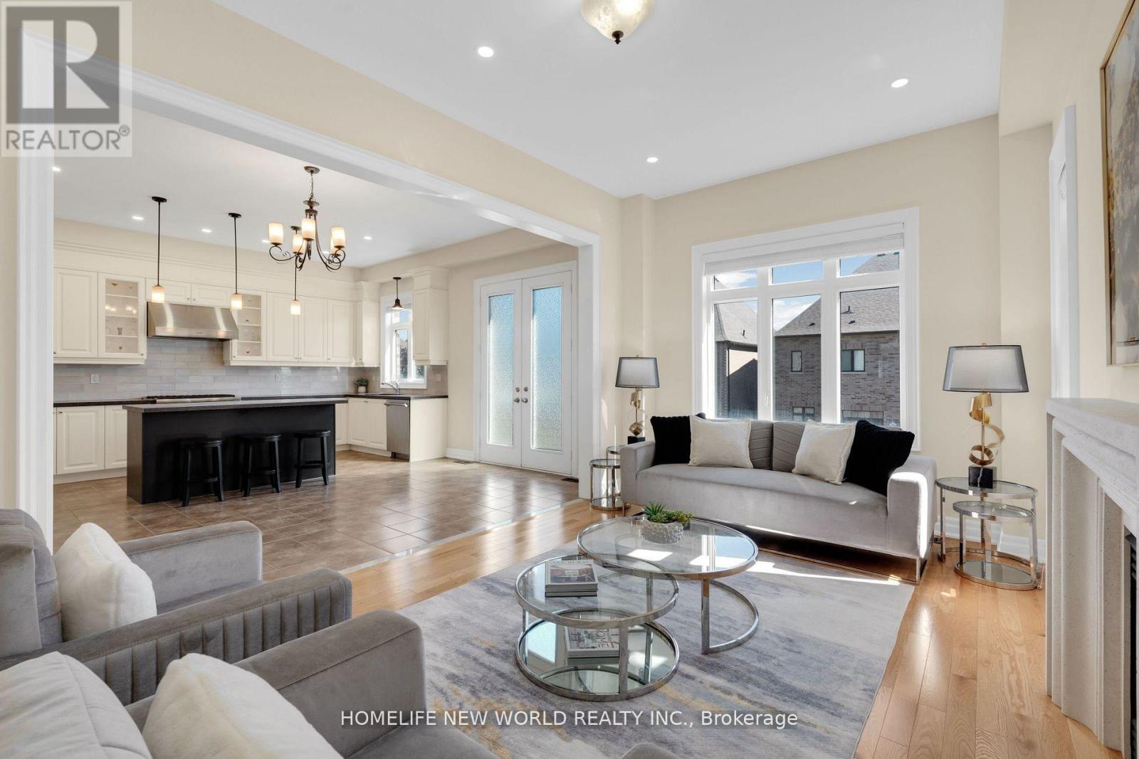 36 Strawbridge Farm Drive, Aurora (aurora Grove), Ontario