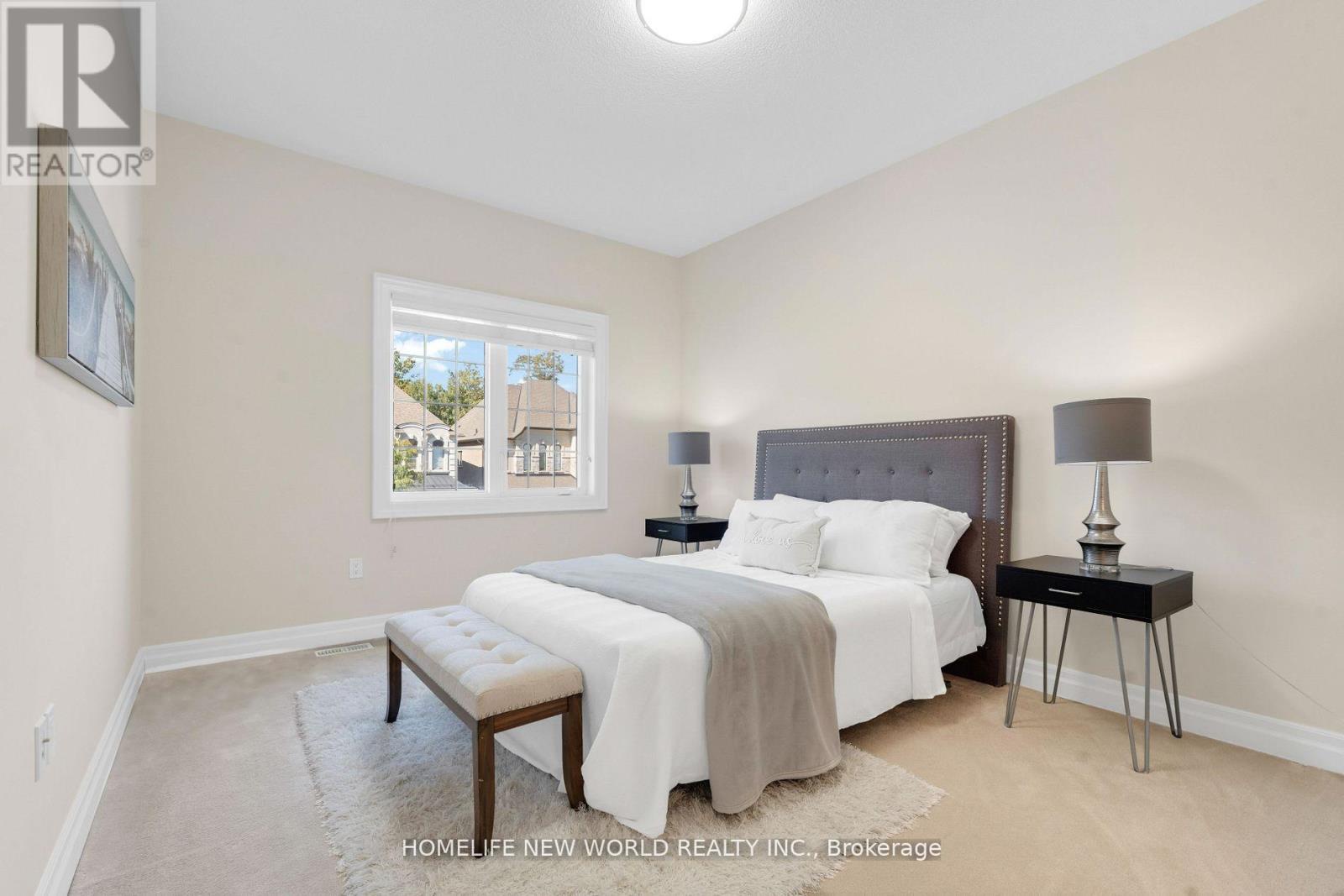 36 Strawbridge Farm Drive, Aurora (aurora Grove), Ontario