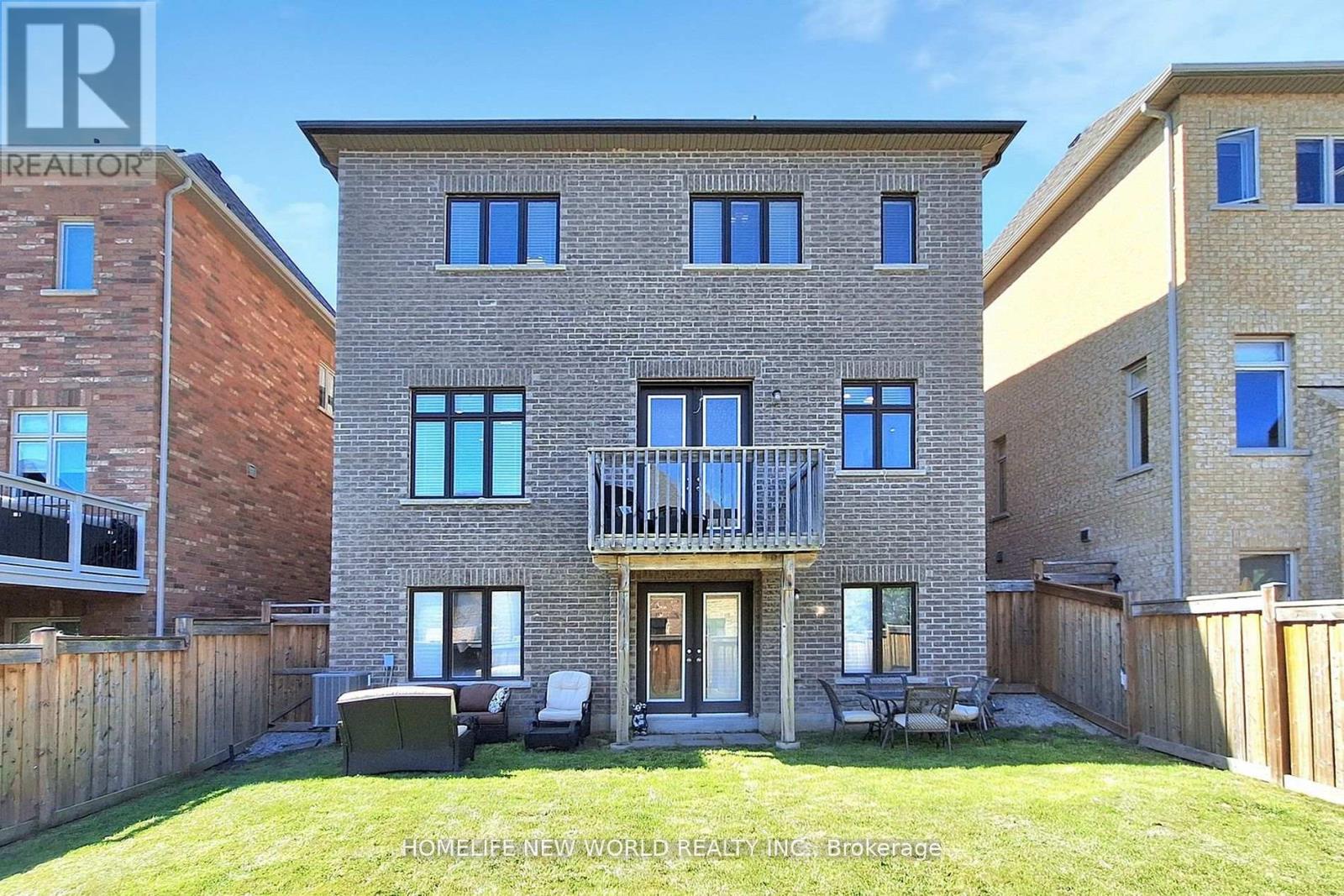 36 Strawbridge Farm Drive, Aurora (aurora Grove), Ontario