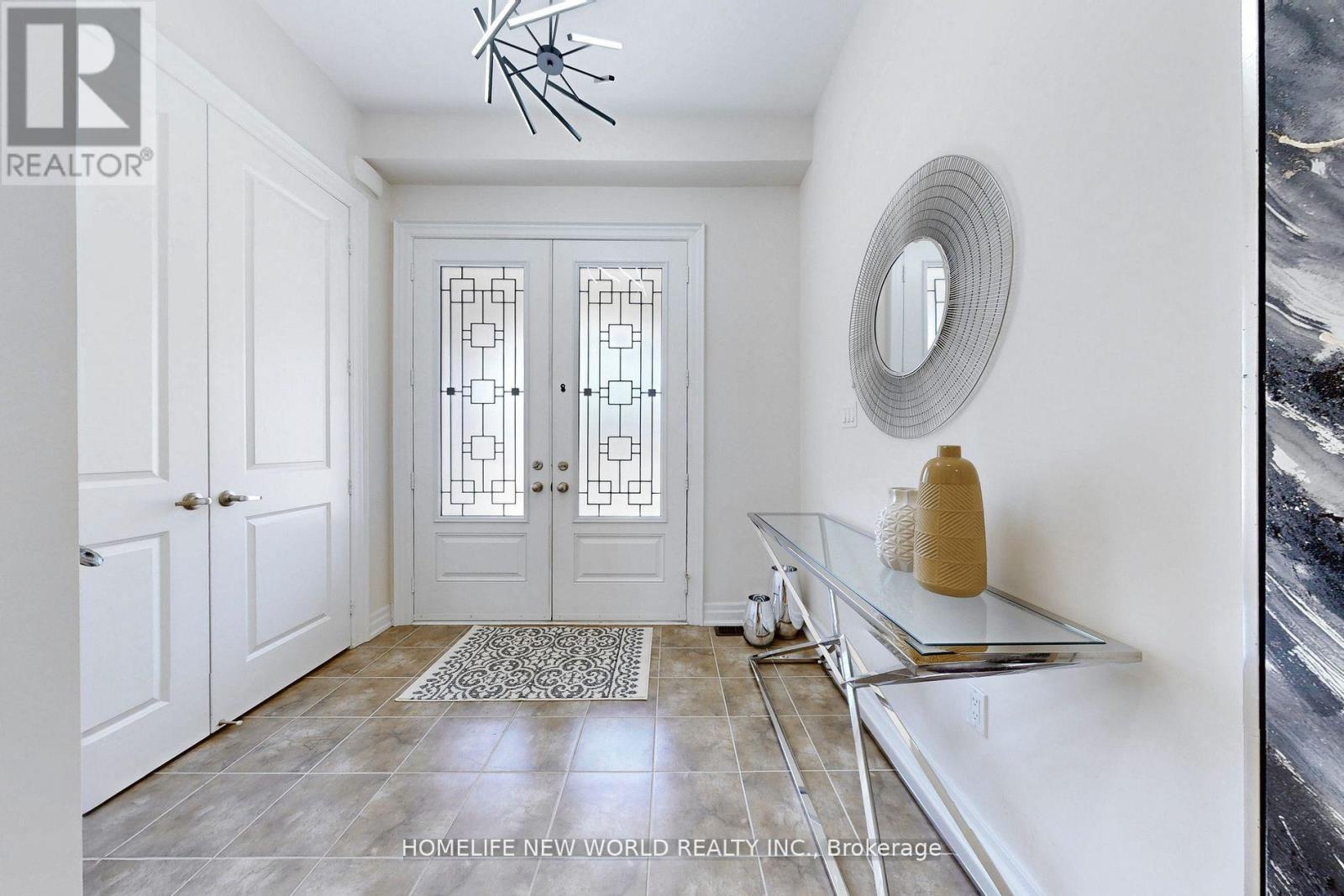 36 Strawbridge Farm Drive, Aurora (aurora Grove), Ontario