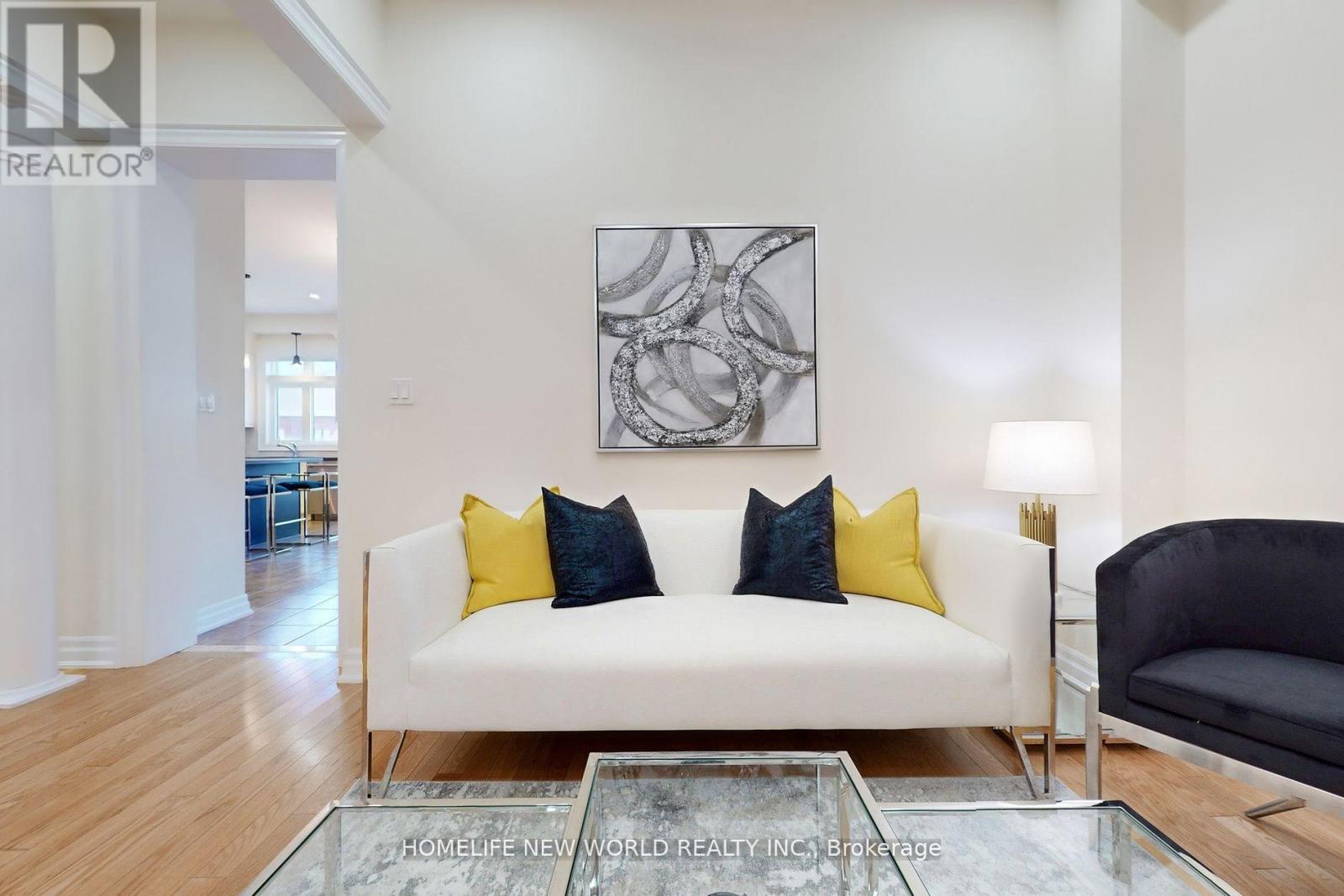 36 Strawbridge Farm Drive, Aurora (aurora Grove), Ontario