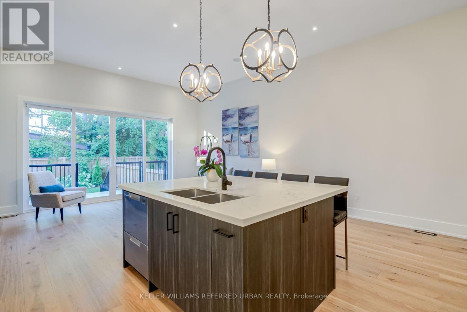 62 Ash Crescent, Toronto (long Branch), Ontario