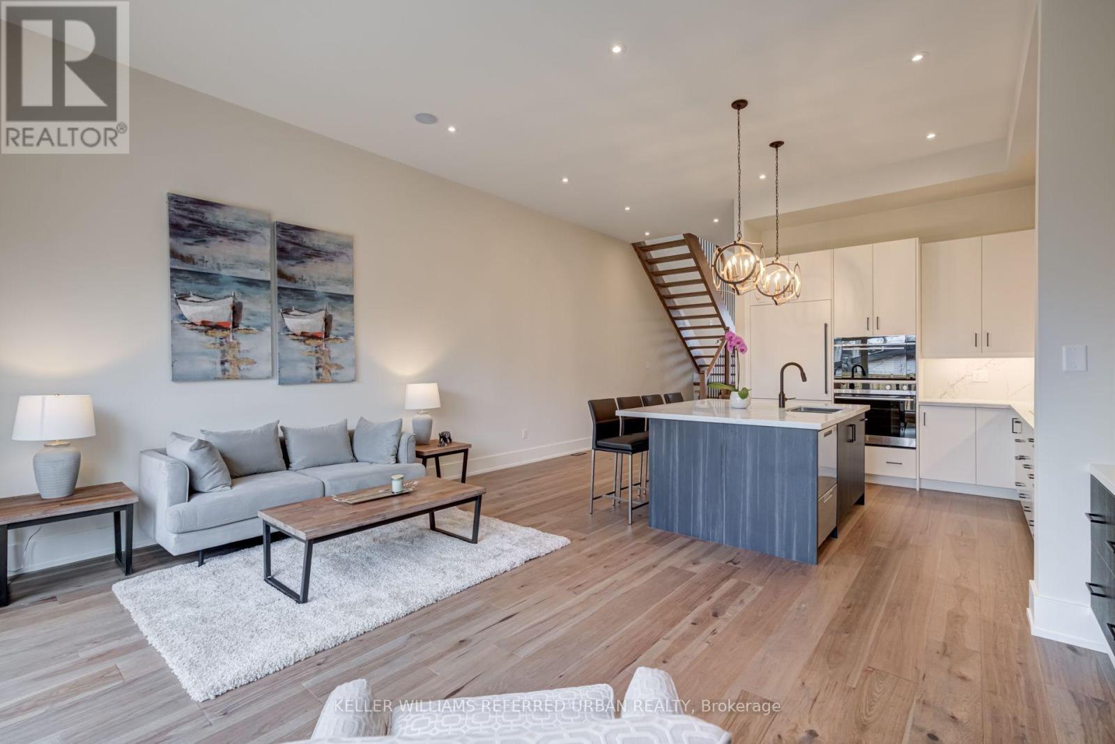 62 Ash Crescent, Toronto (long Branch), Ontario