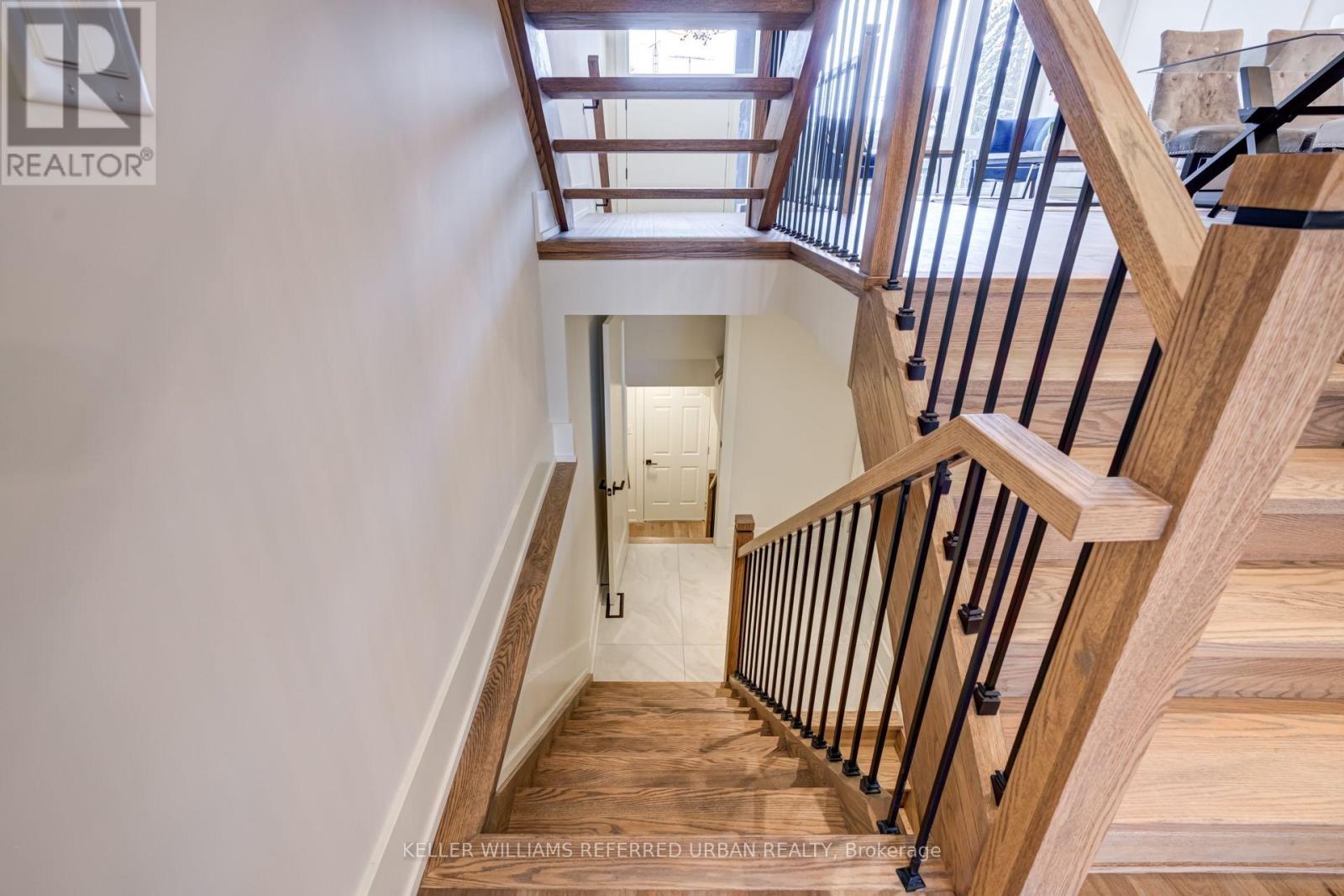 62 Ash Crescent, Toronto (long Branch), Ontario