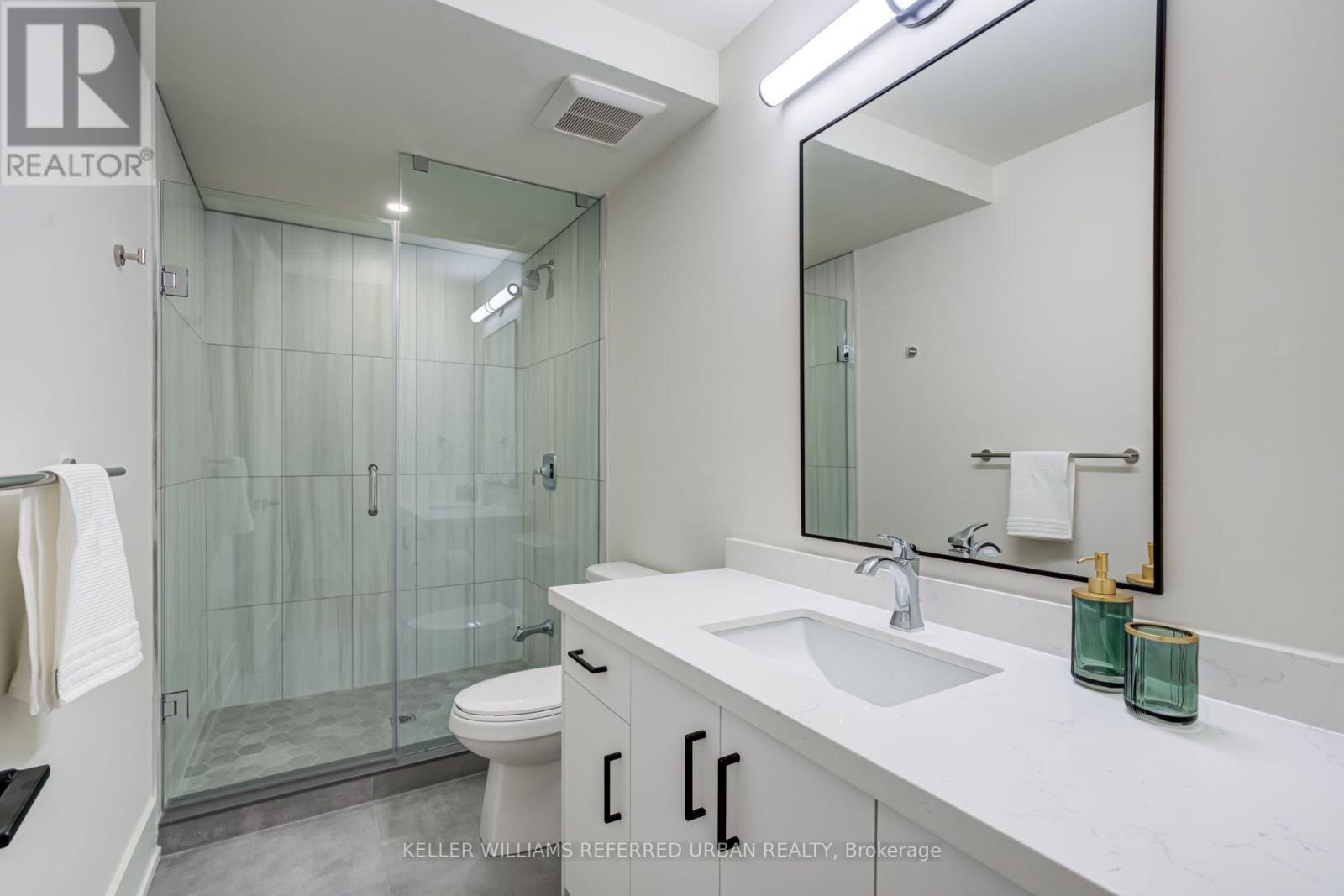 62 Ash Crescent, Toronto (long Branch), Ontario