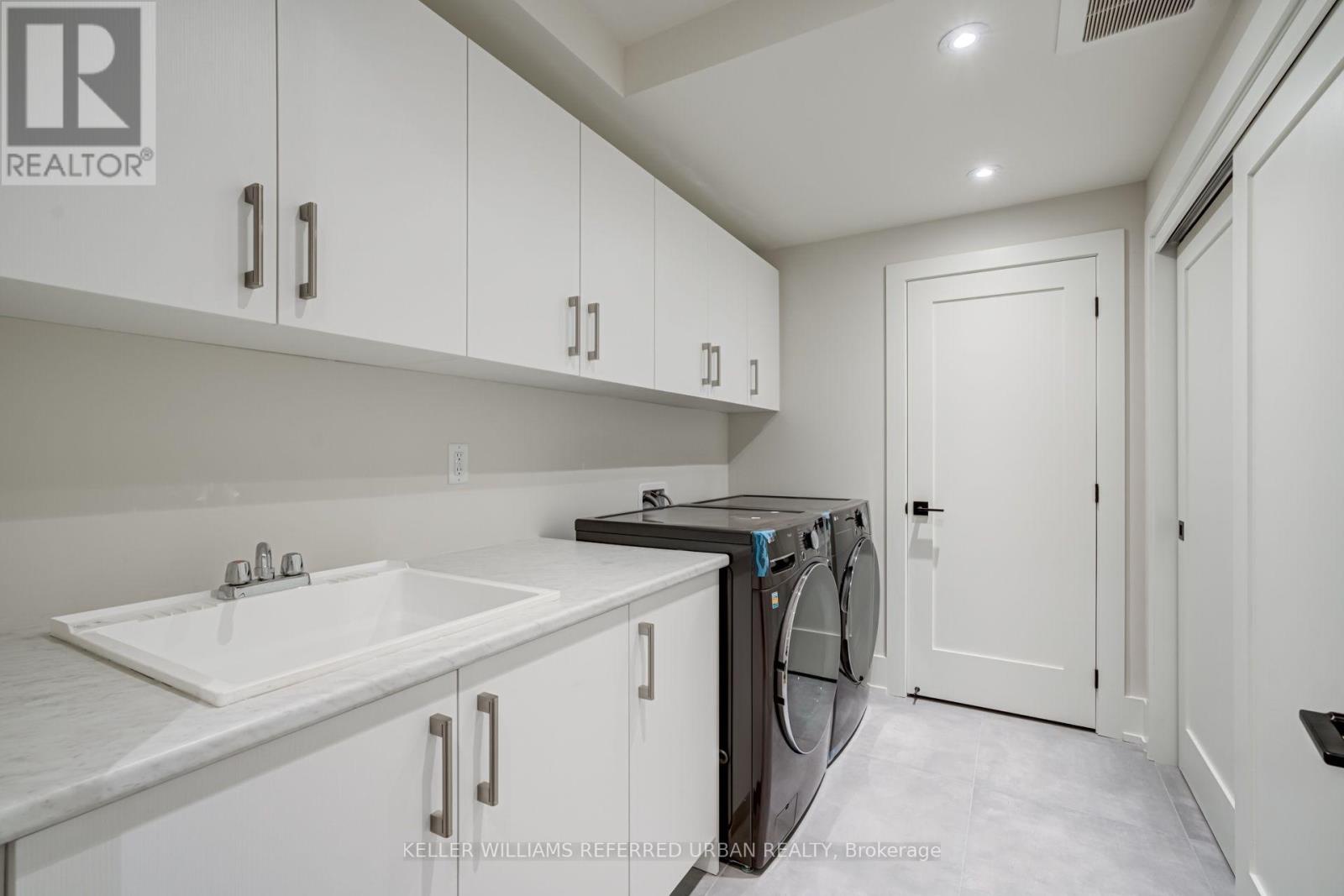 62 Ash Crescent, Toronto (long Branch), Ontario